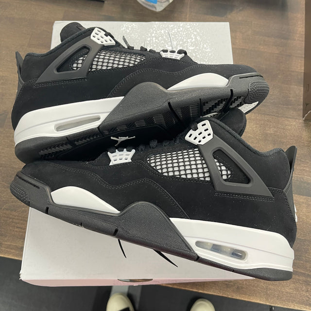 White Thunder Jordan 4 Retro (USED)