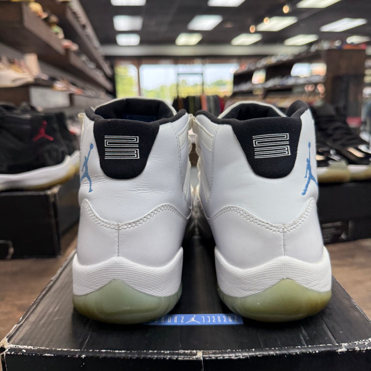 Legend Blue Jordan 11 (2014) (USED)