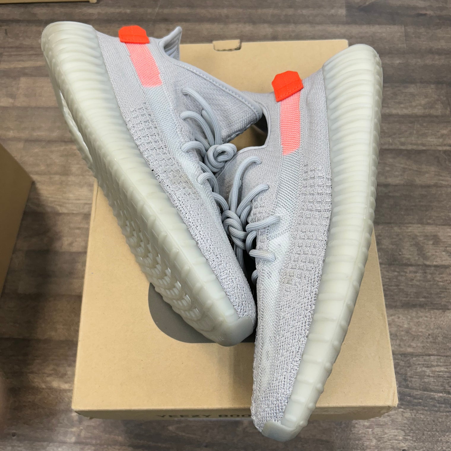 Tail Light Yeezy 350 (USED)