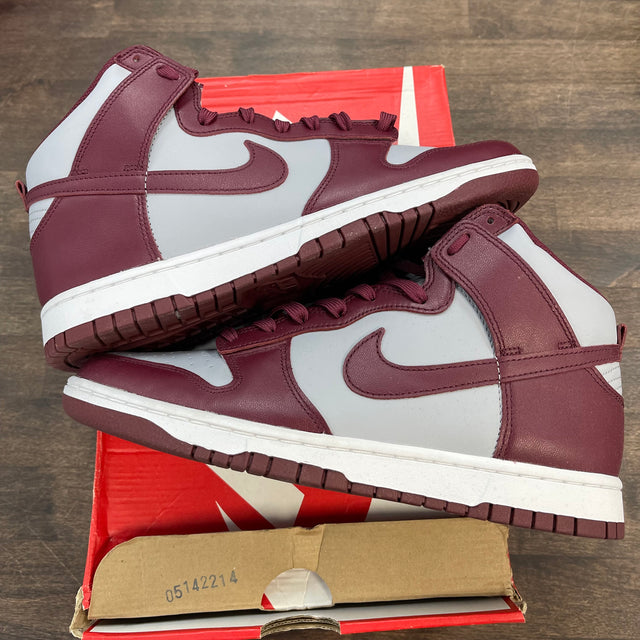 Beetroot Dunk High (USED)
