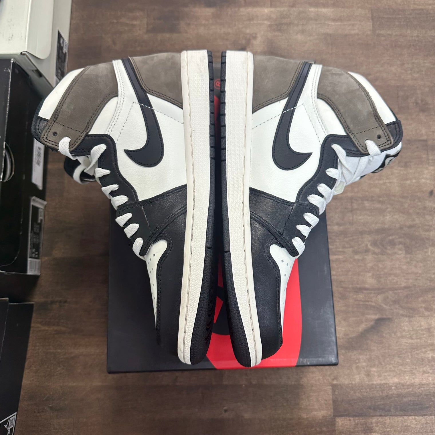 Dark Mocha Jordan 1 High (Used)