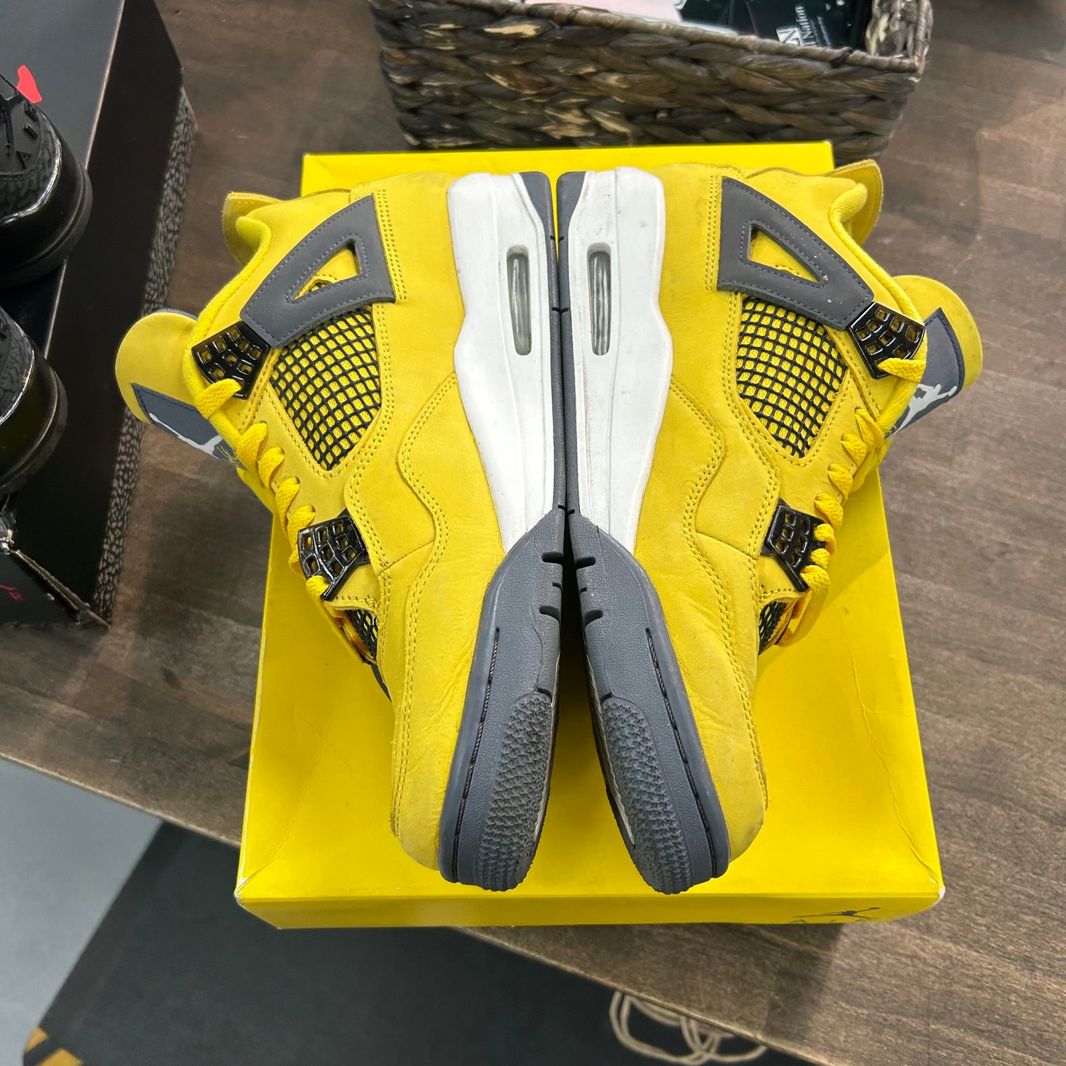 Lightning Jordan 4 Retro (USED)