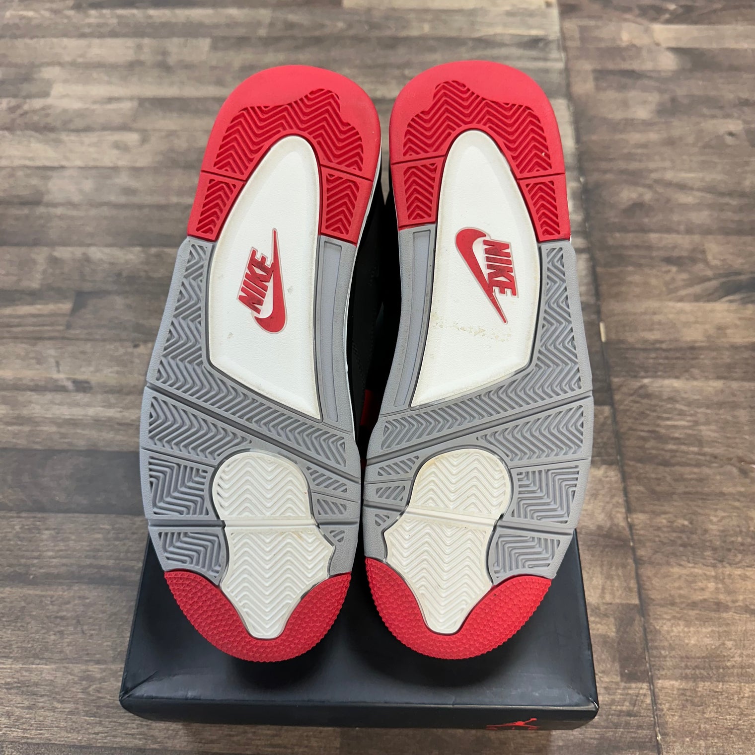 Bred Jordan 4 (2019) (USED)