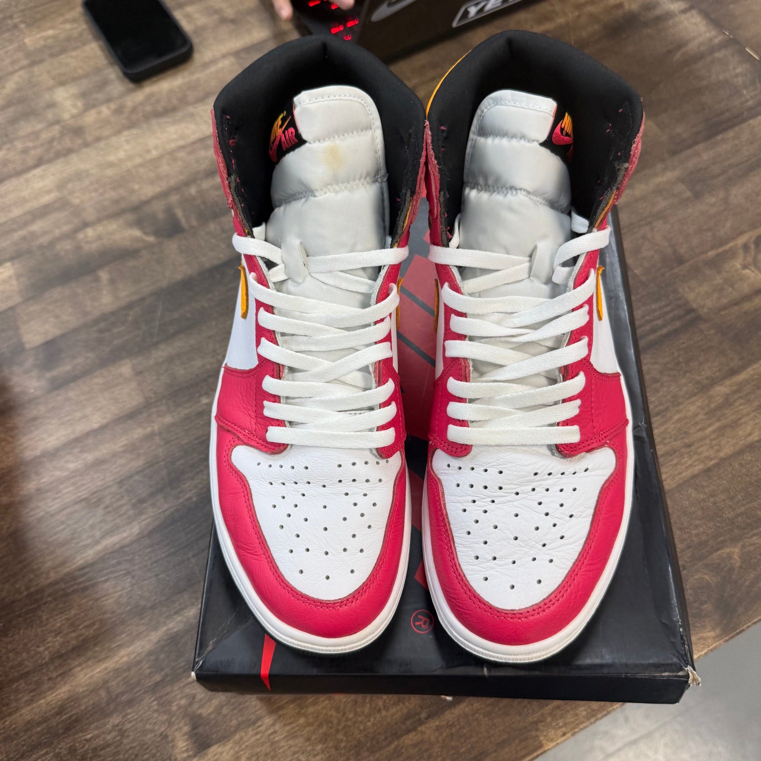 Jordan 1 Retro High OG Light Fusion Red (USED)