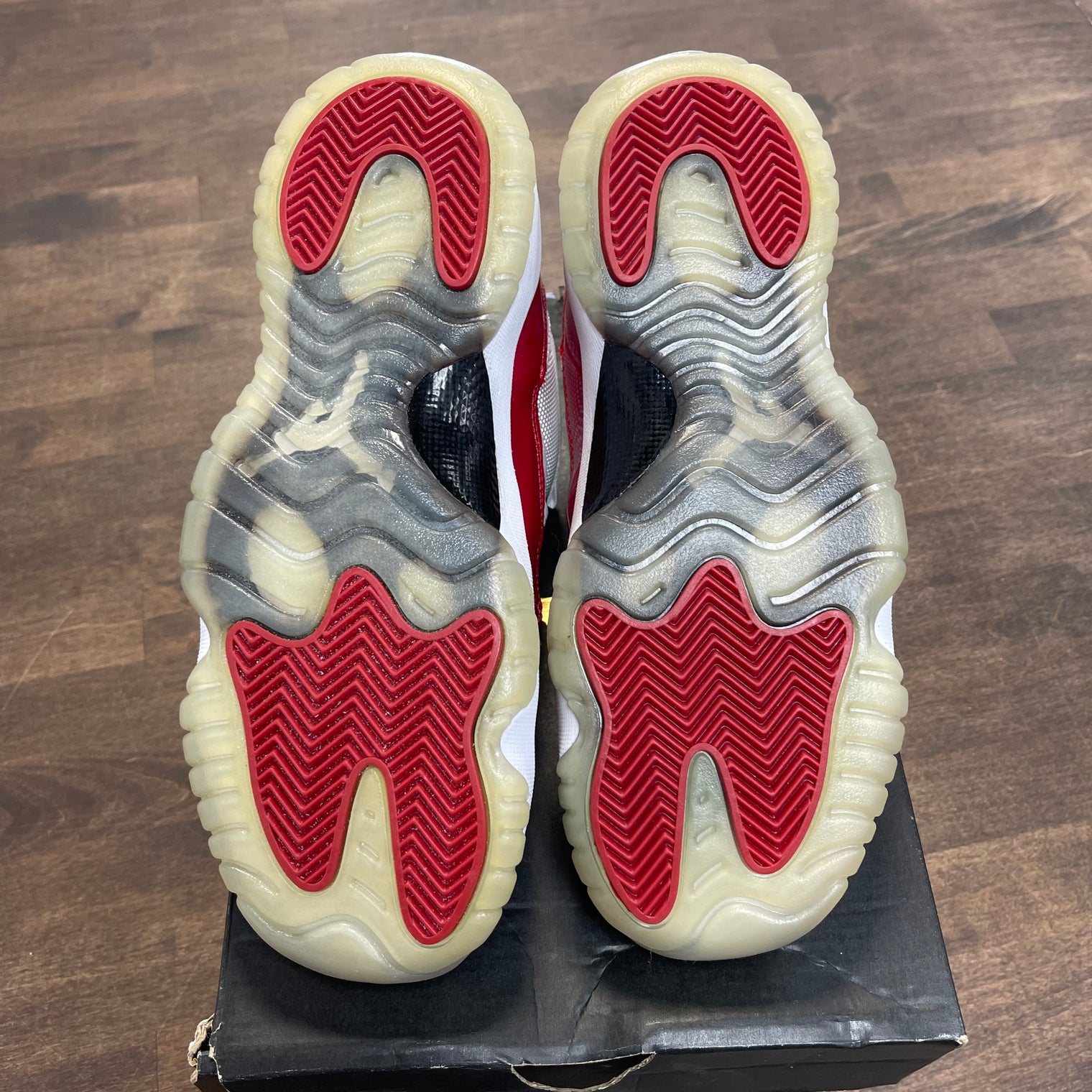 (GS) Cherry Jordan 11 Low