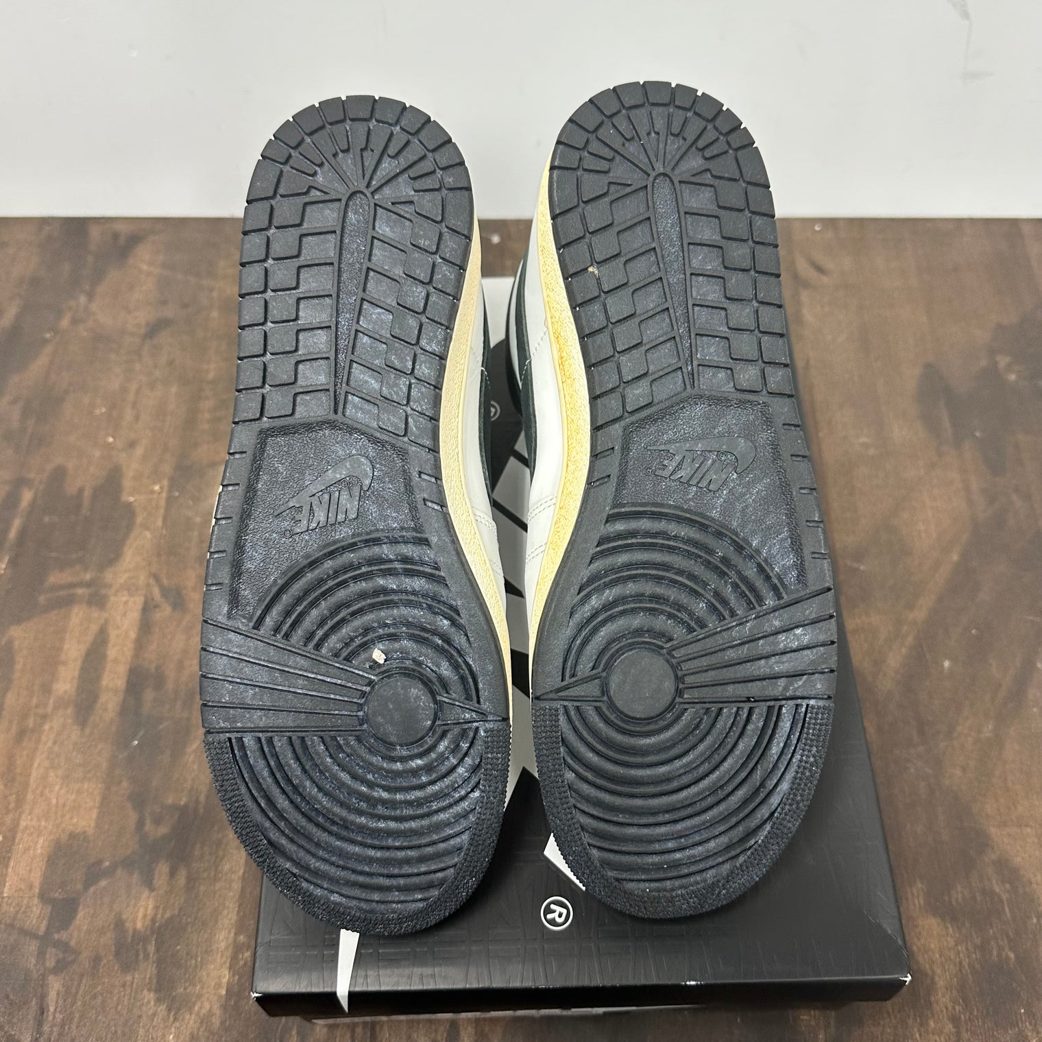 A Ma Maniere White Black Jordan Air Ship PE SP (USED)