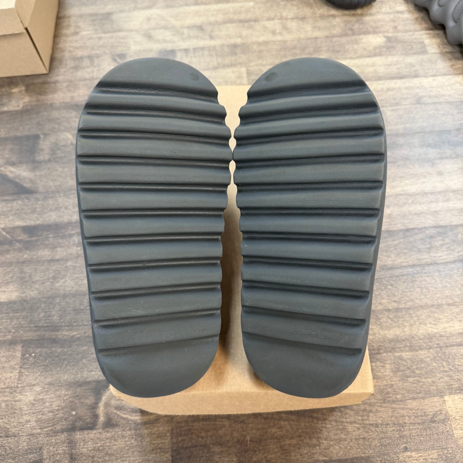 Onyx Yeezy Slide (USED, No Box)