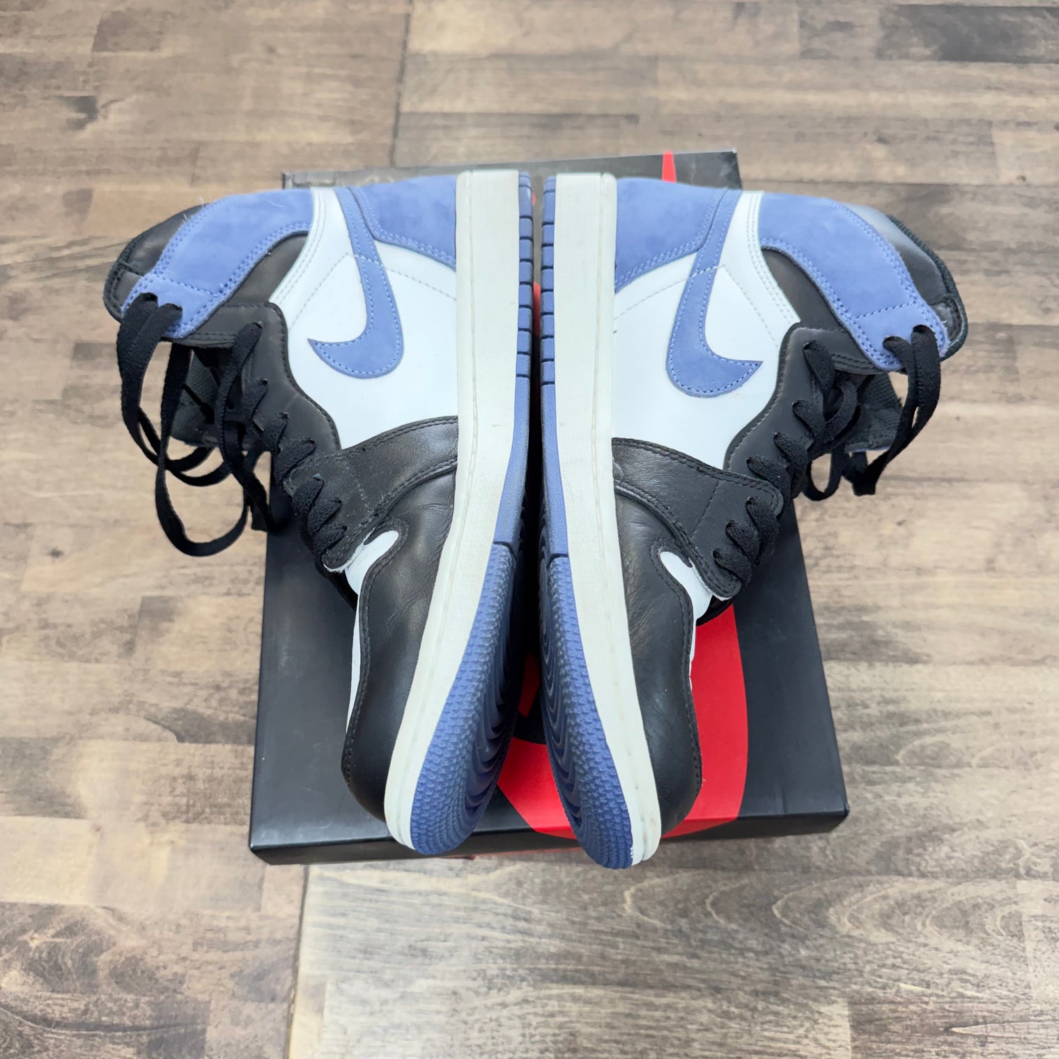 Jordan 1 Retro High Blue Moon (US 9) (USED)