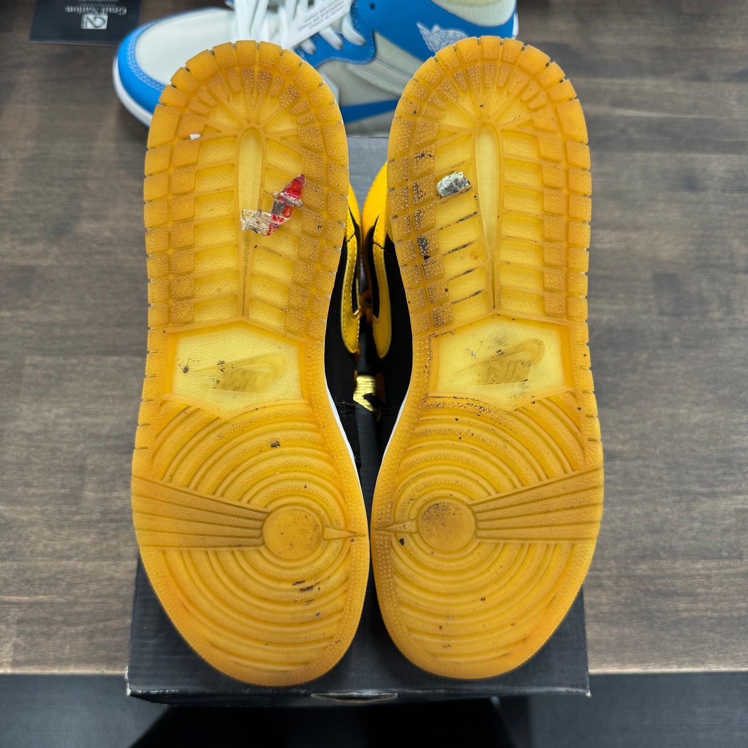 New Love Jordan 1 Mid (USED)