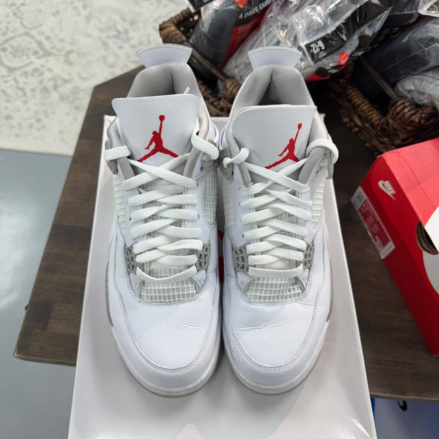 White Oreo Jordan 4 (USED)