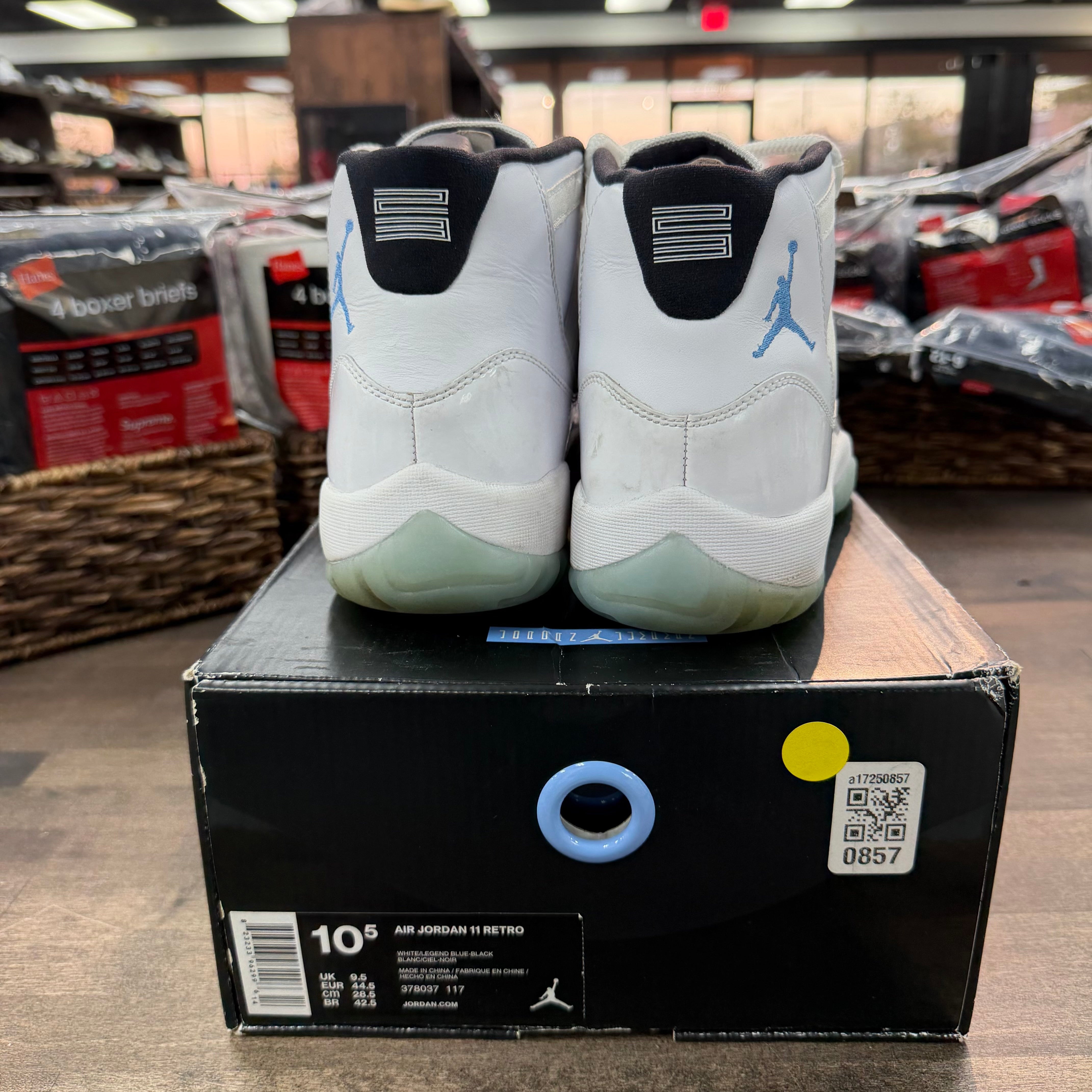Jordan 11 Retro Legend Blue (2014) (USED) Size 10.5 (Pre-Owned) - Image 3