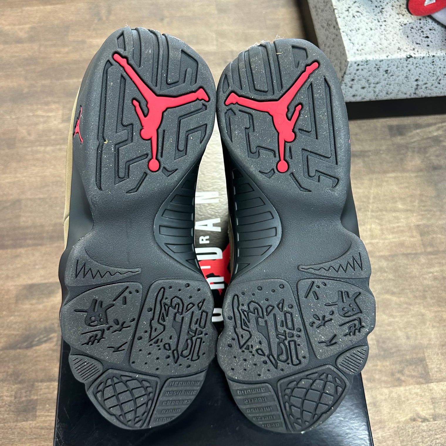 Olive Jordan 9 Retro (USED)