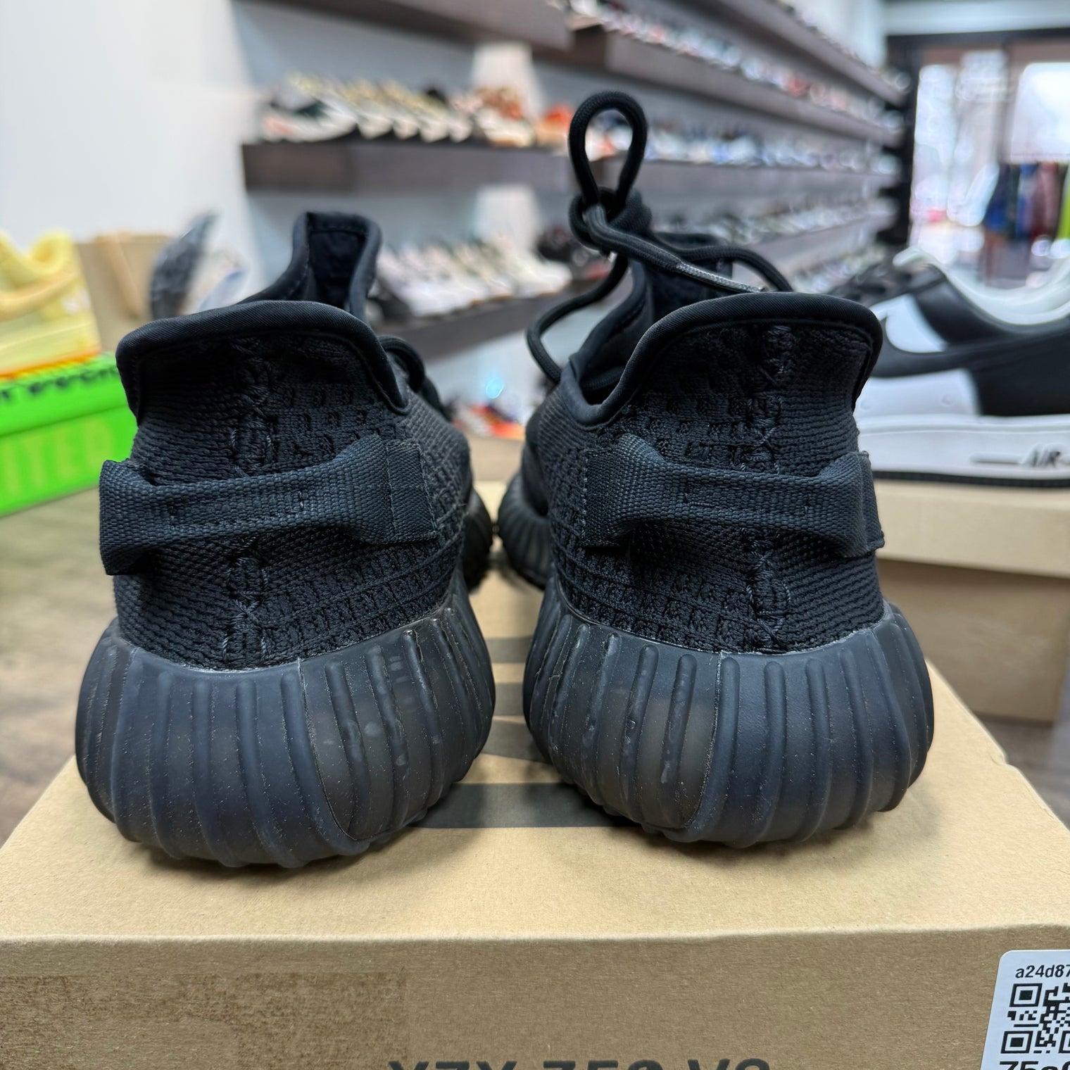 Onyx Yeezy 350 (USED)