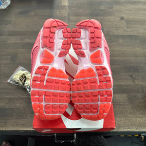 Nike Coral Chalk Hot Punch Vomero 5 (W) (USED) Size 5Y (Pre-Owned) - Image 4