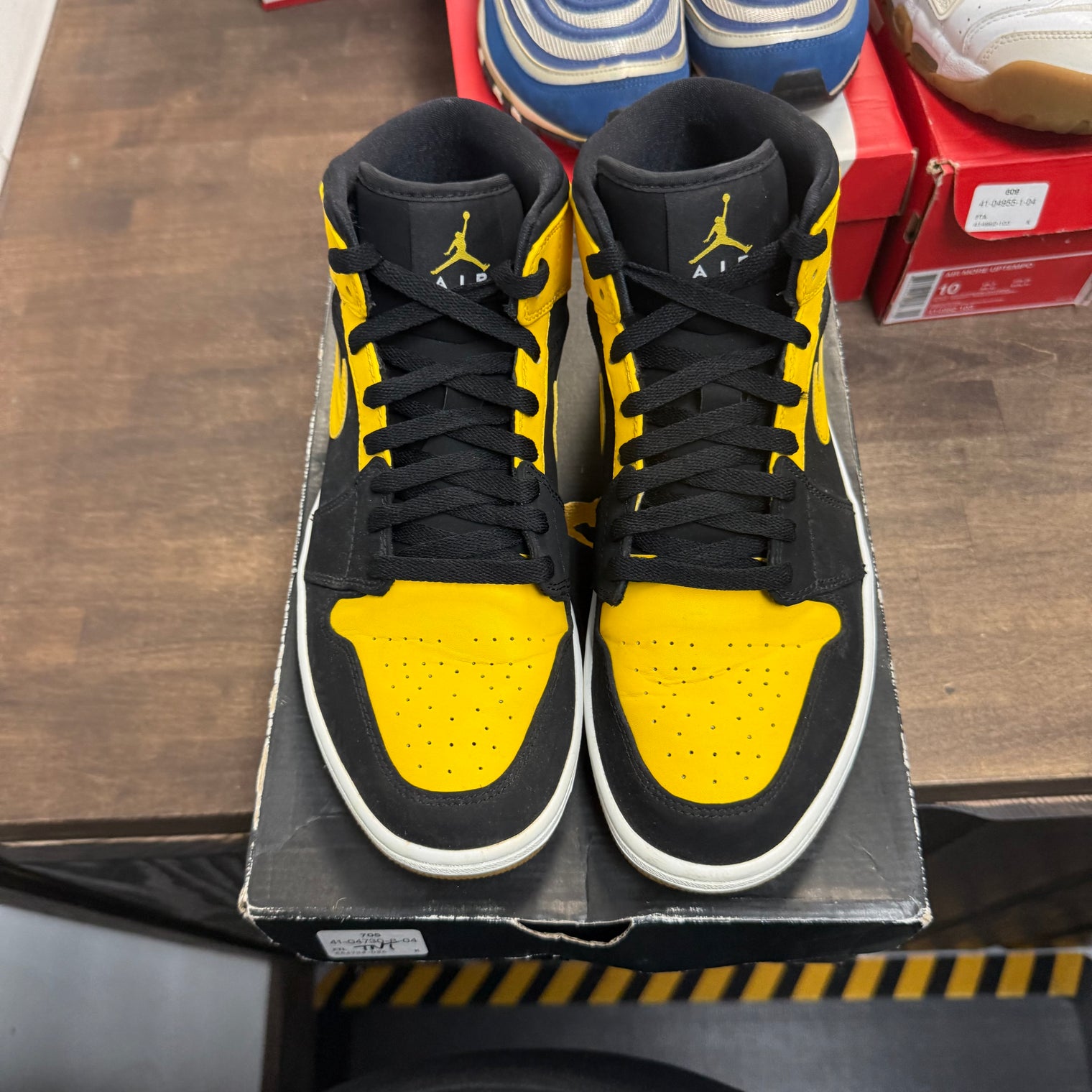 New Love Jordan 1 Mid (2017) (USED)