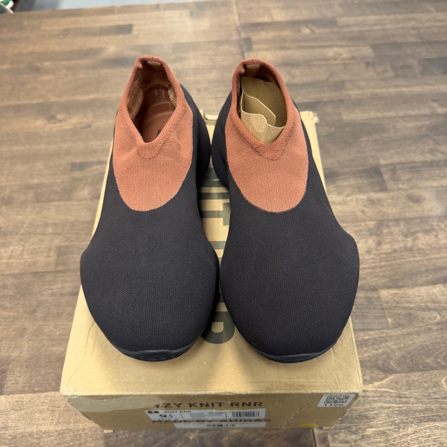 Stone Carbon Yeezy Knit RNNR (USED)