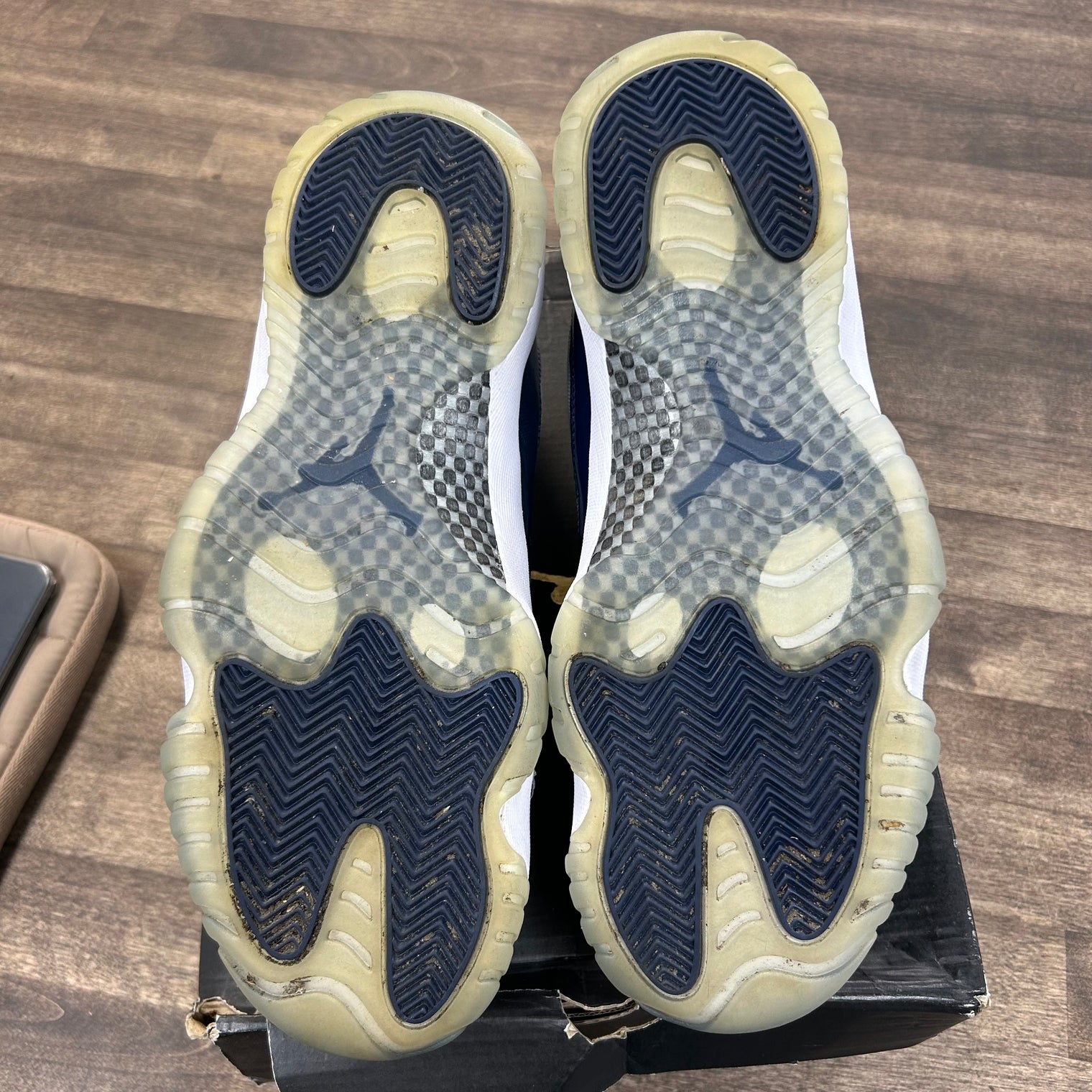 Georgetown Jordan 11 Retro Low (USED)