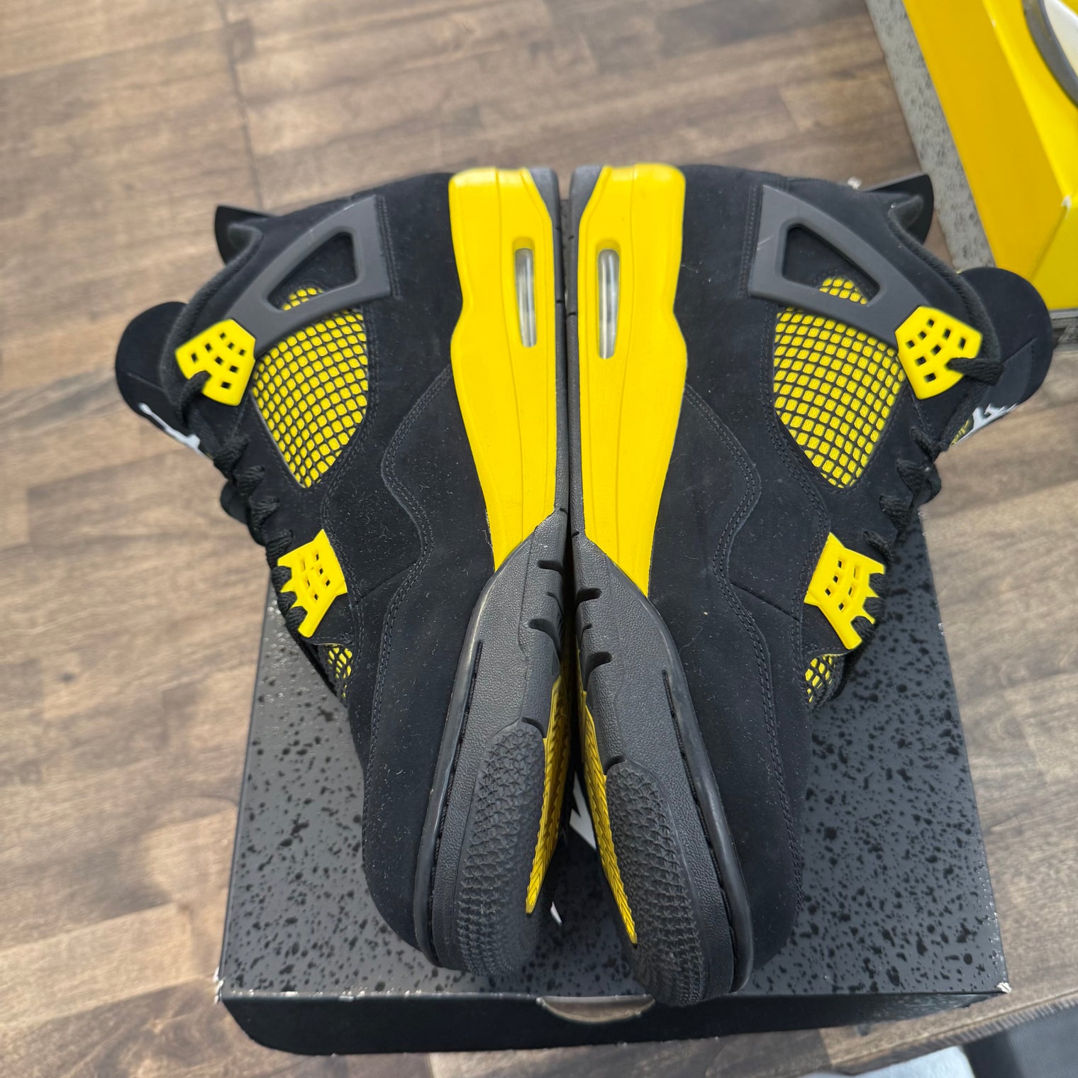Yellow Thunder Jordan 4 (USED)