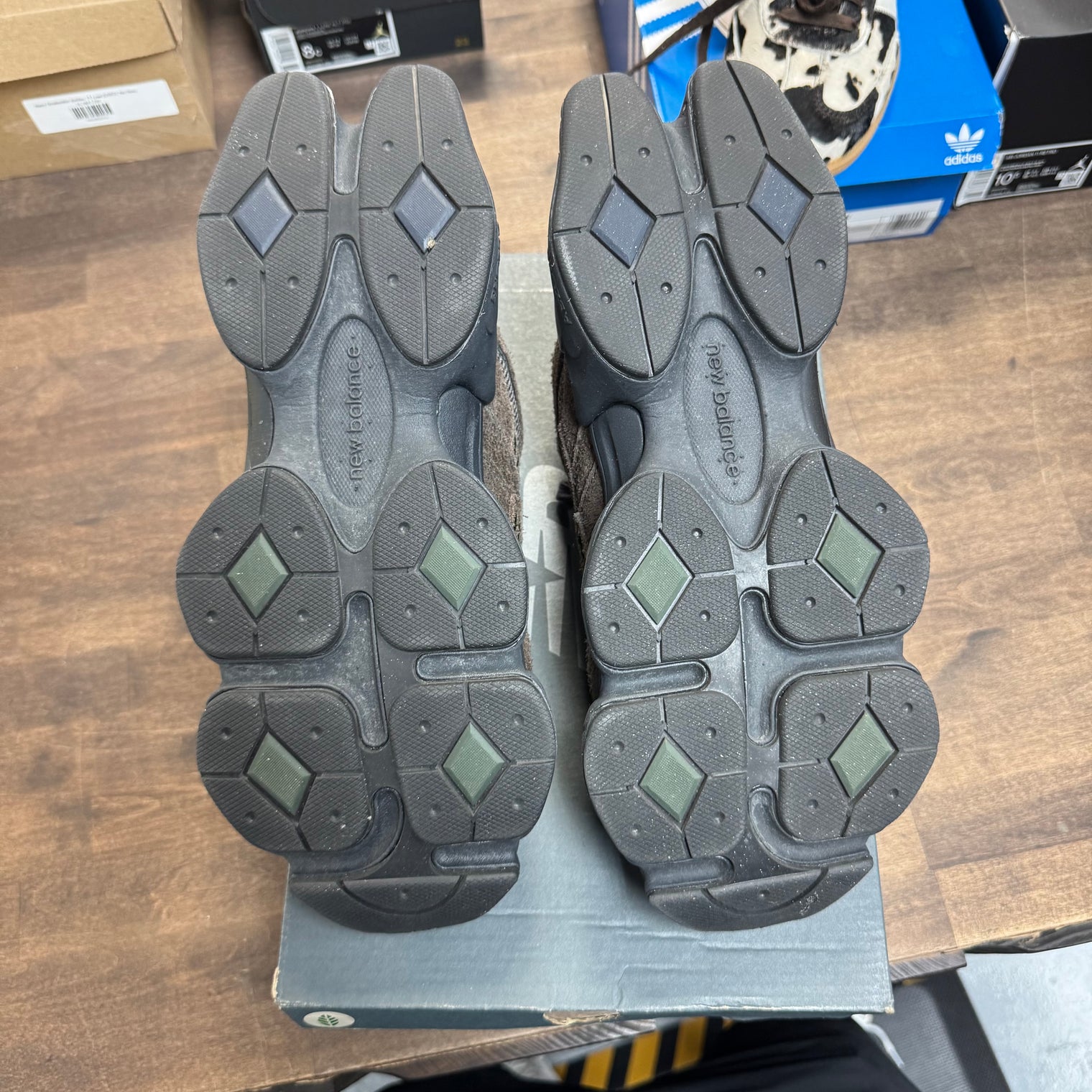 Beef and Broccoli New Balance 9060 (USED)