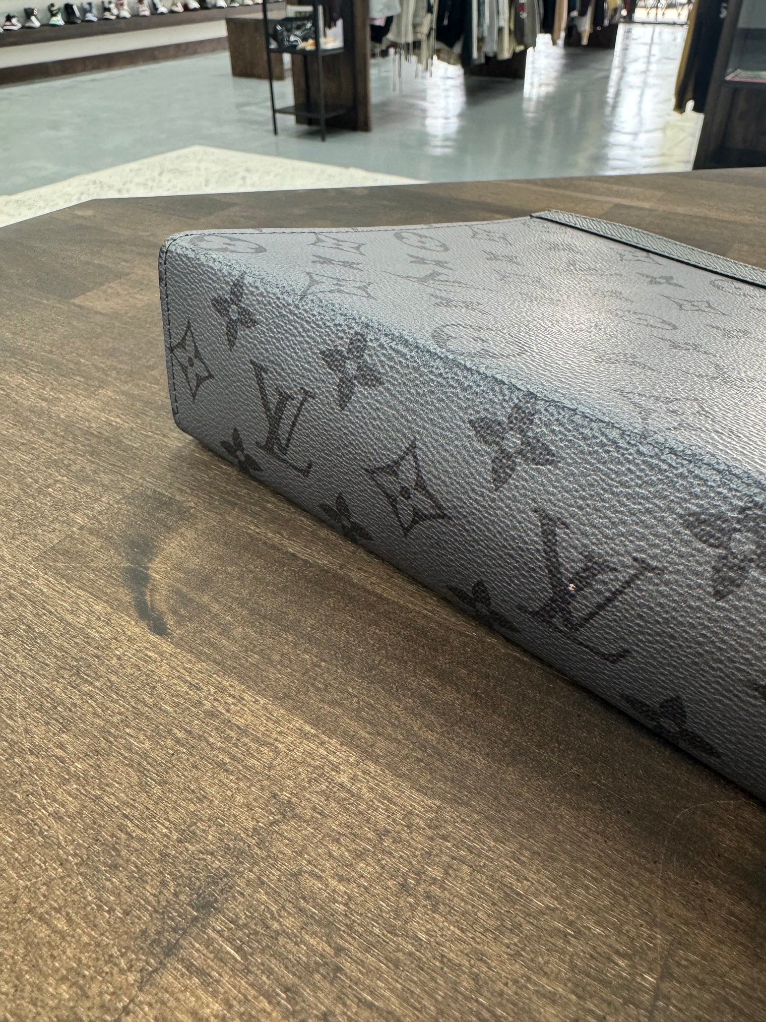 LV Pochette Voyage MM (Pre-owned)