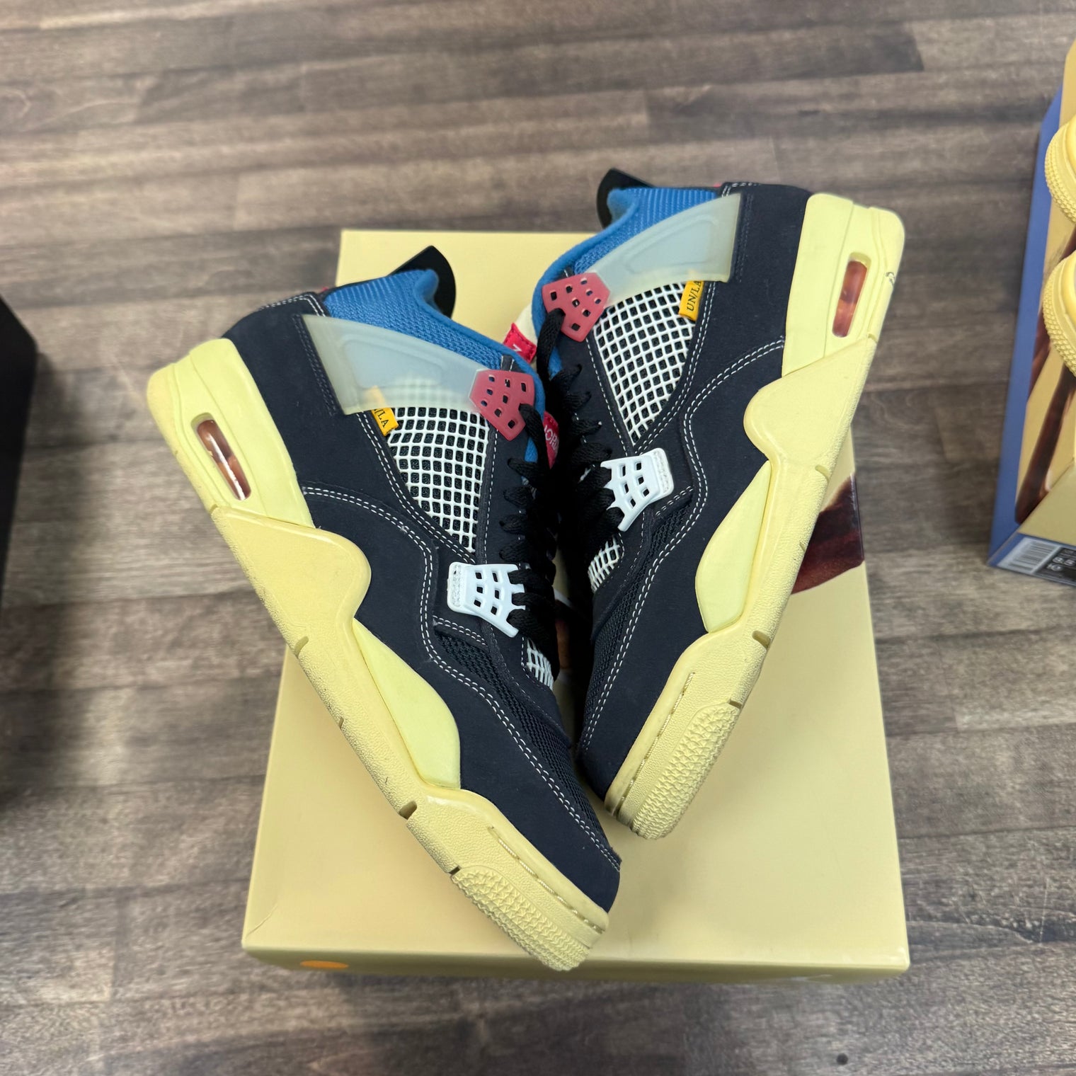 Jordan 4 Retro Union Off Noir (US 8.5) (USED)