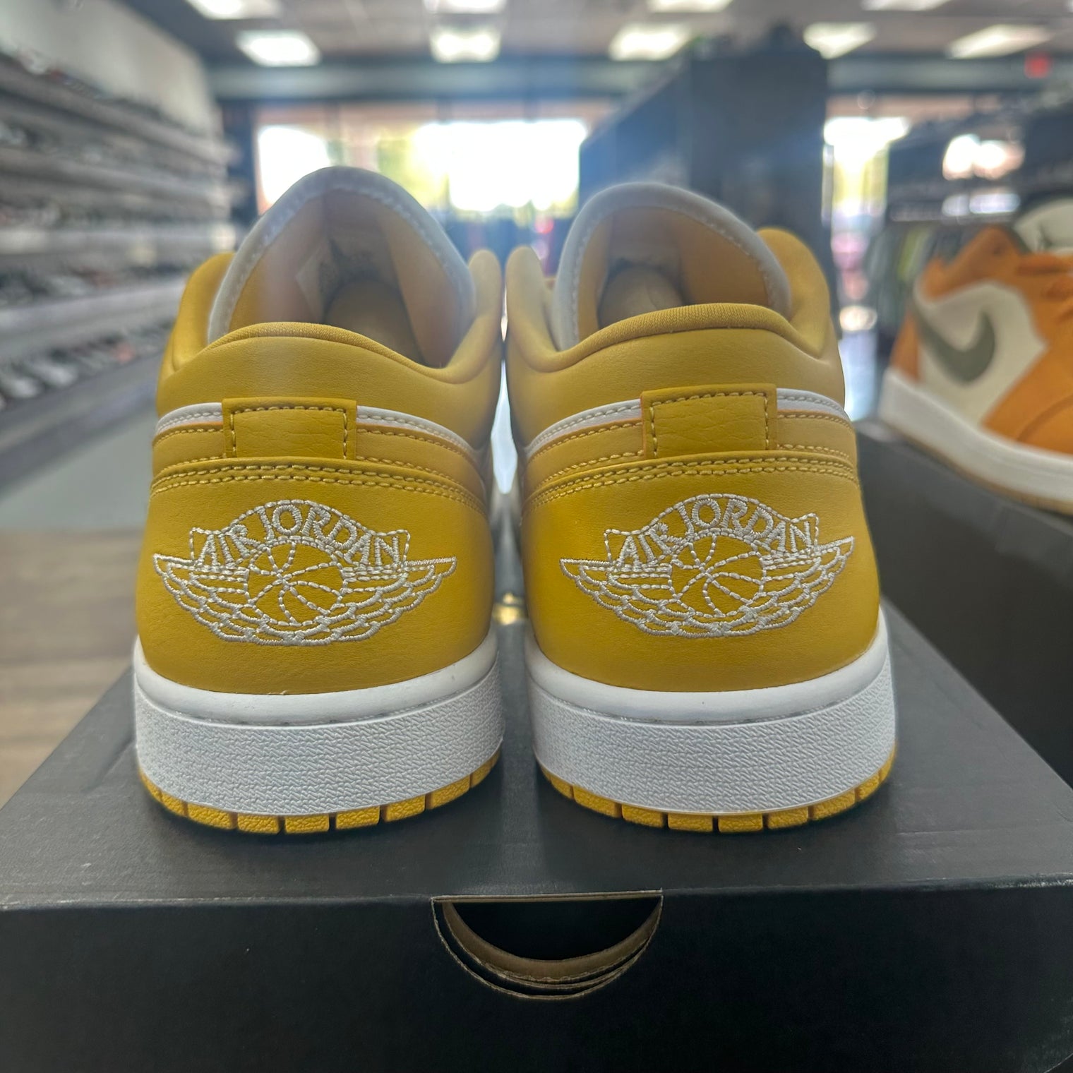 Pollen Jordan 1 Low