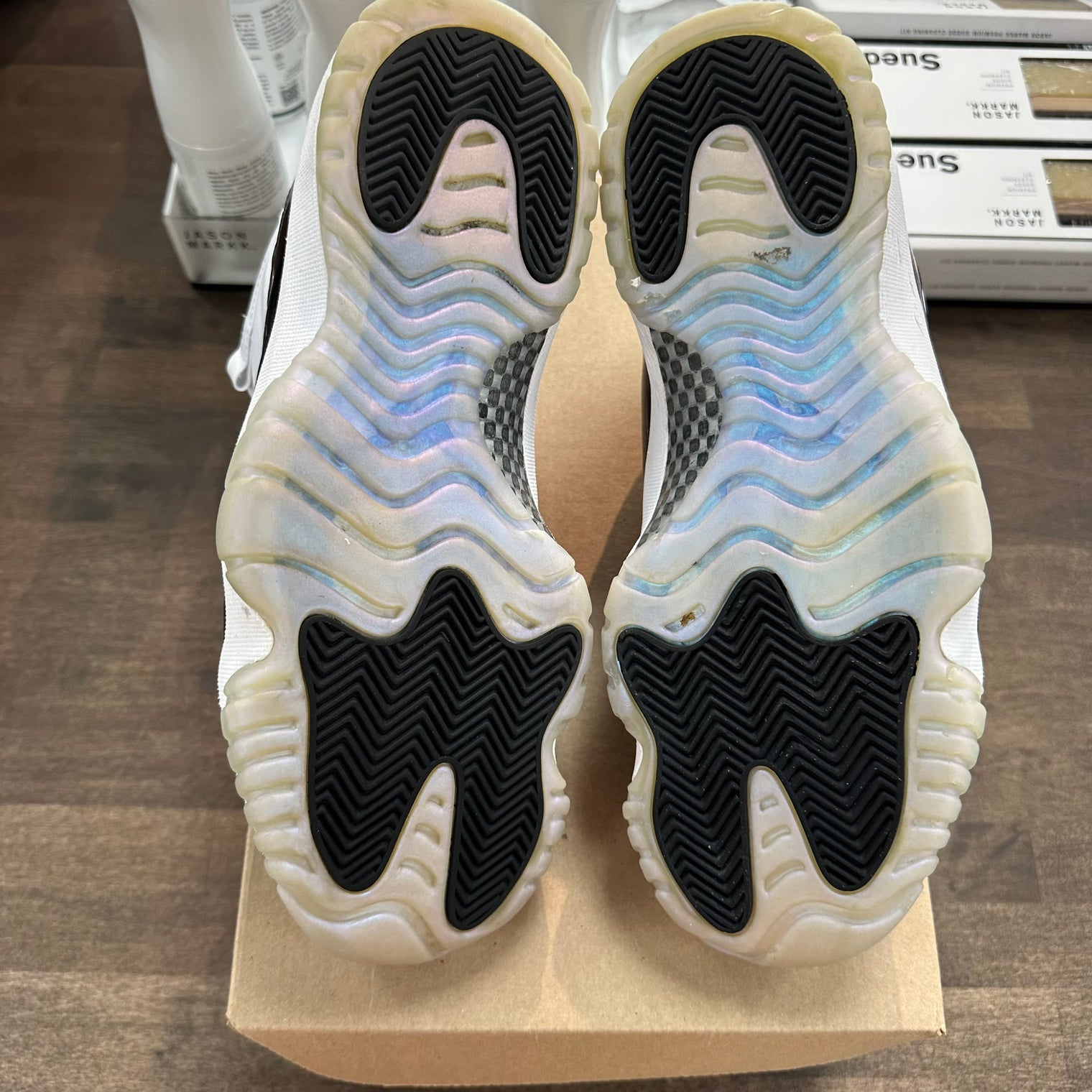 Emerald Jordan 11 Low (USED, No Box)