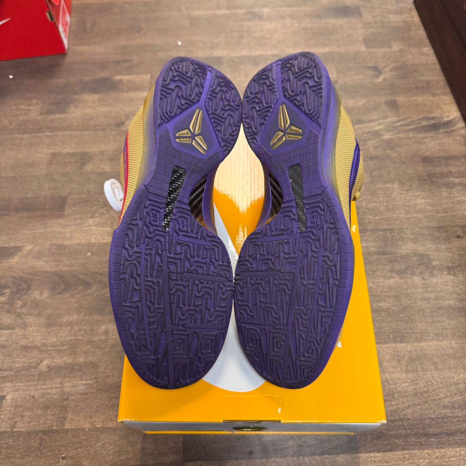 Undefeated Hall of Fame Kobe 5 (USED)