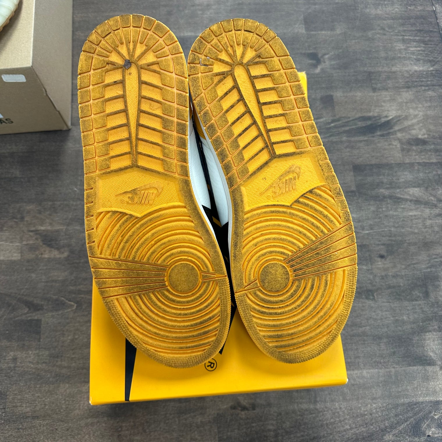 Taxi Yellow Toe Jordan 1 High Retro (USED)