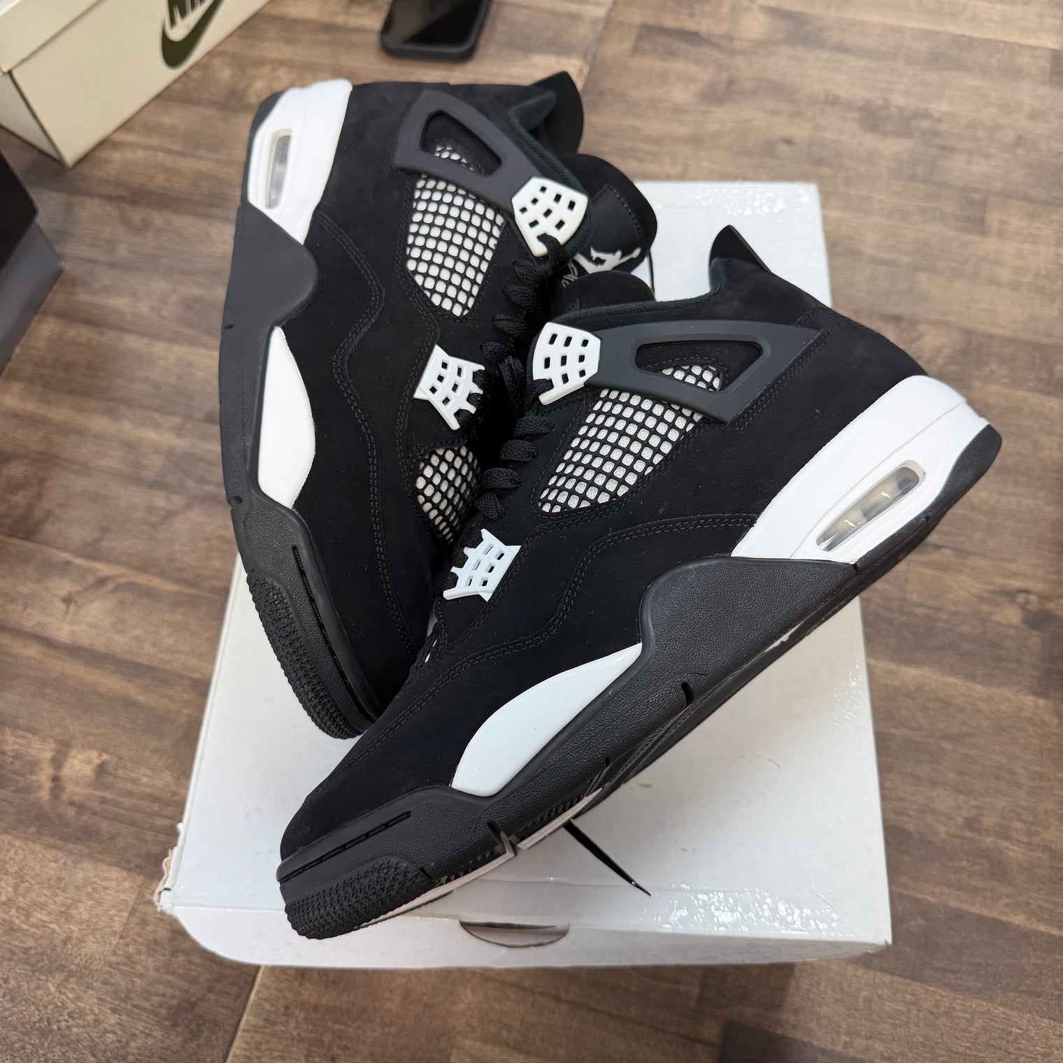 Jordan 4 Retro White Thunder (US 12) (USED)