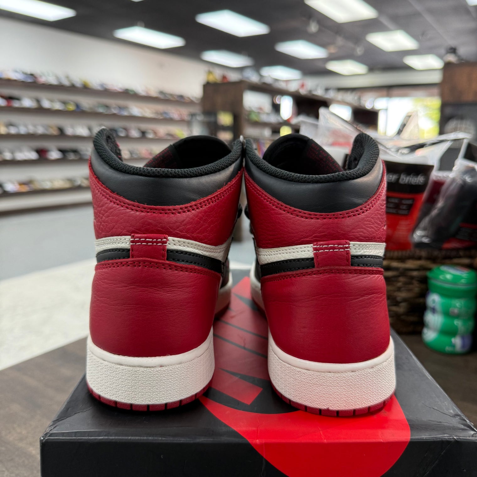 (GS) Bred Toe Jordan 1 High (USED, Replacement Box)