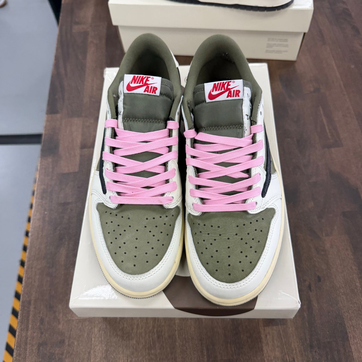 Travis Scott Medium Olive Jordan 1 Low OG (USED)