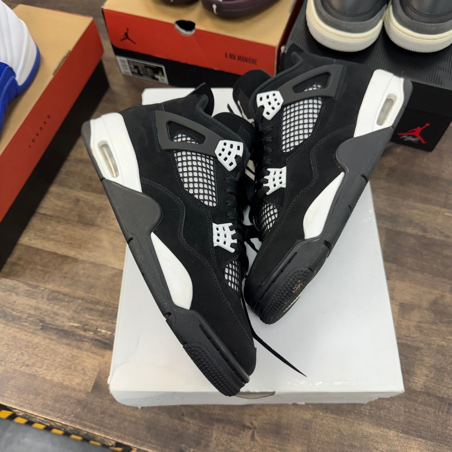 White Thunder Jordan 4 Retro (USED)