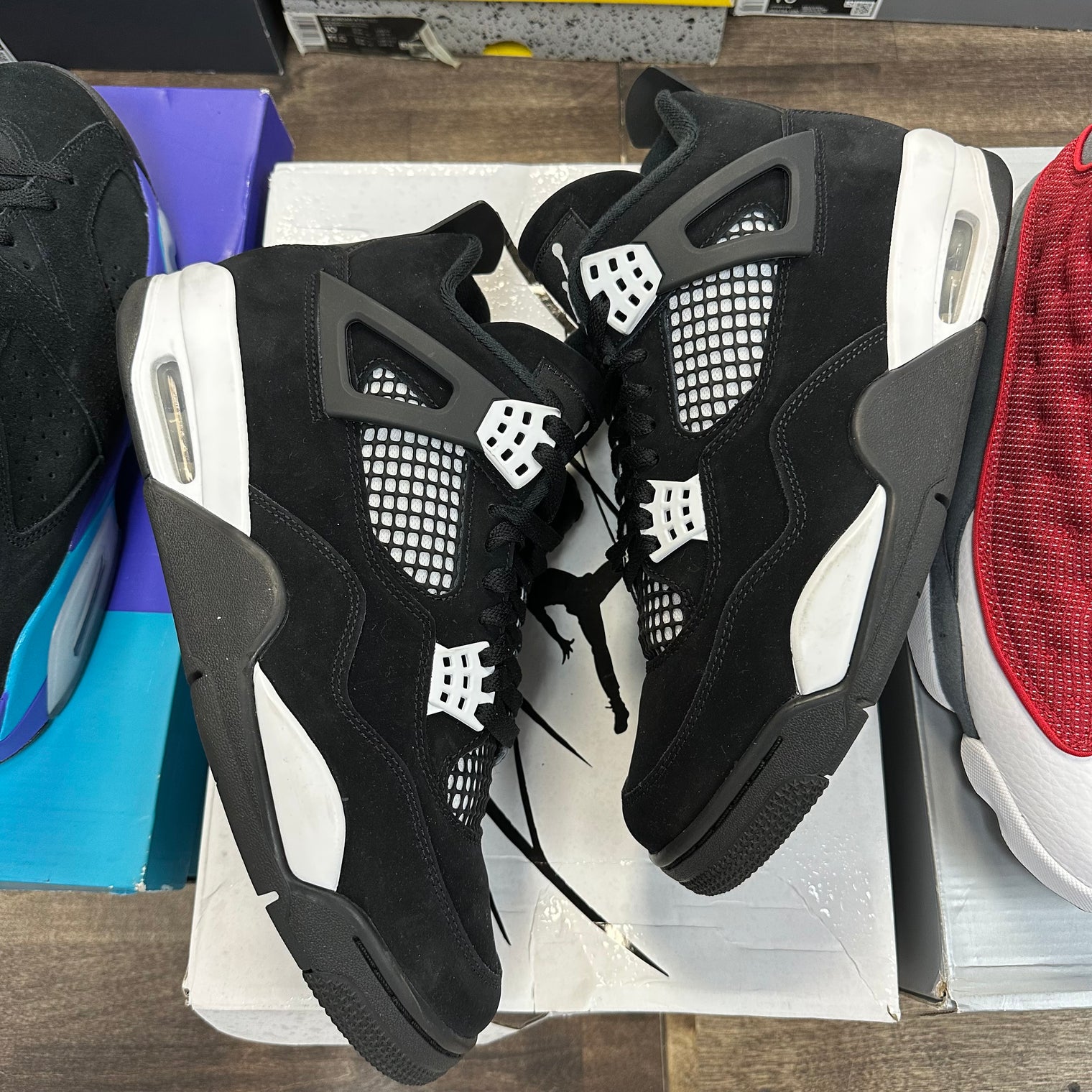 White Thunder Jordan 4 (USED)