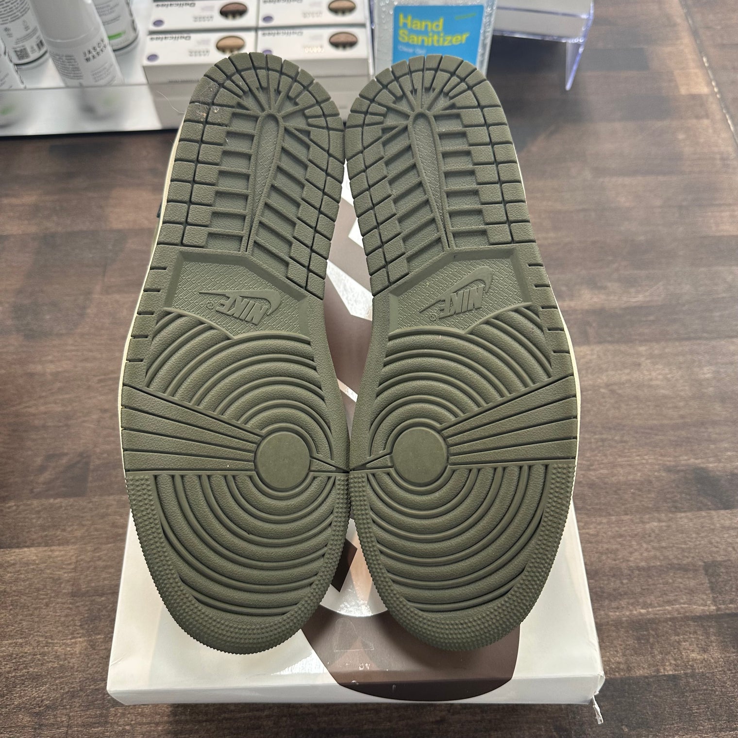 Medium Olive Travis Scott Jordan 1 Low OG SP (USED)