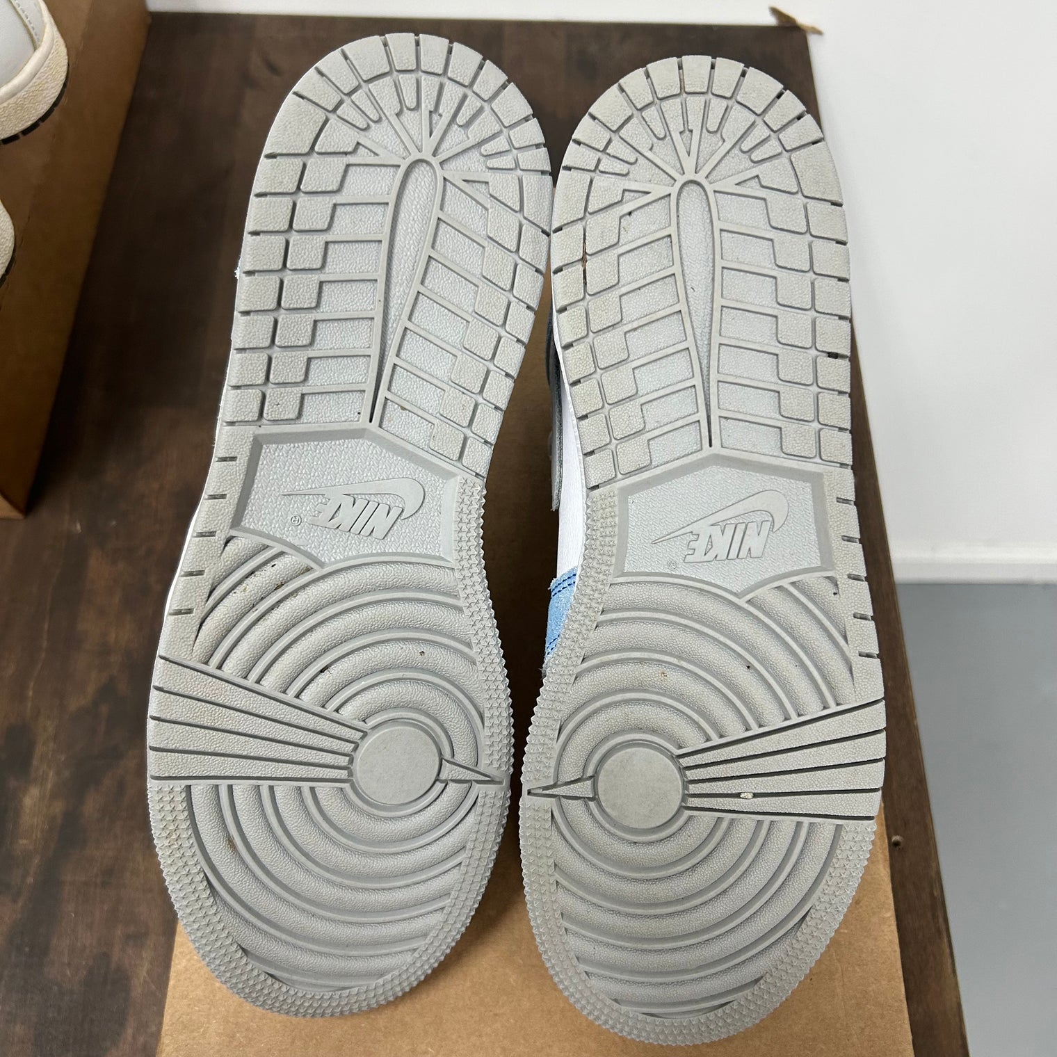 Hyper Royal Jordan 1 High (GS) (USED,No Box)