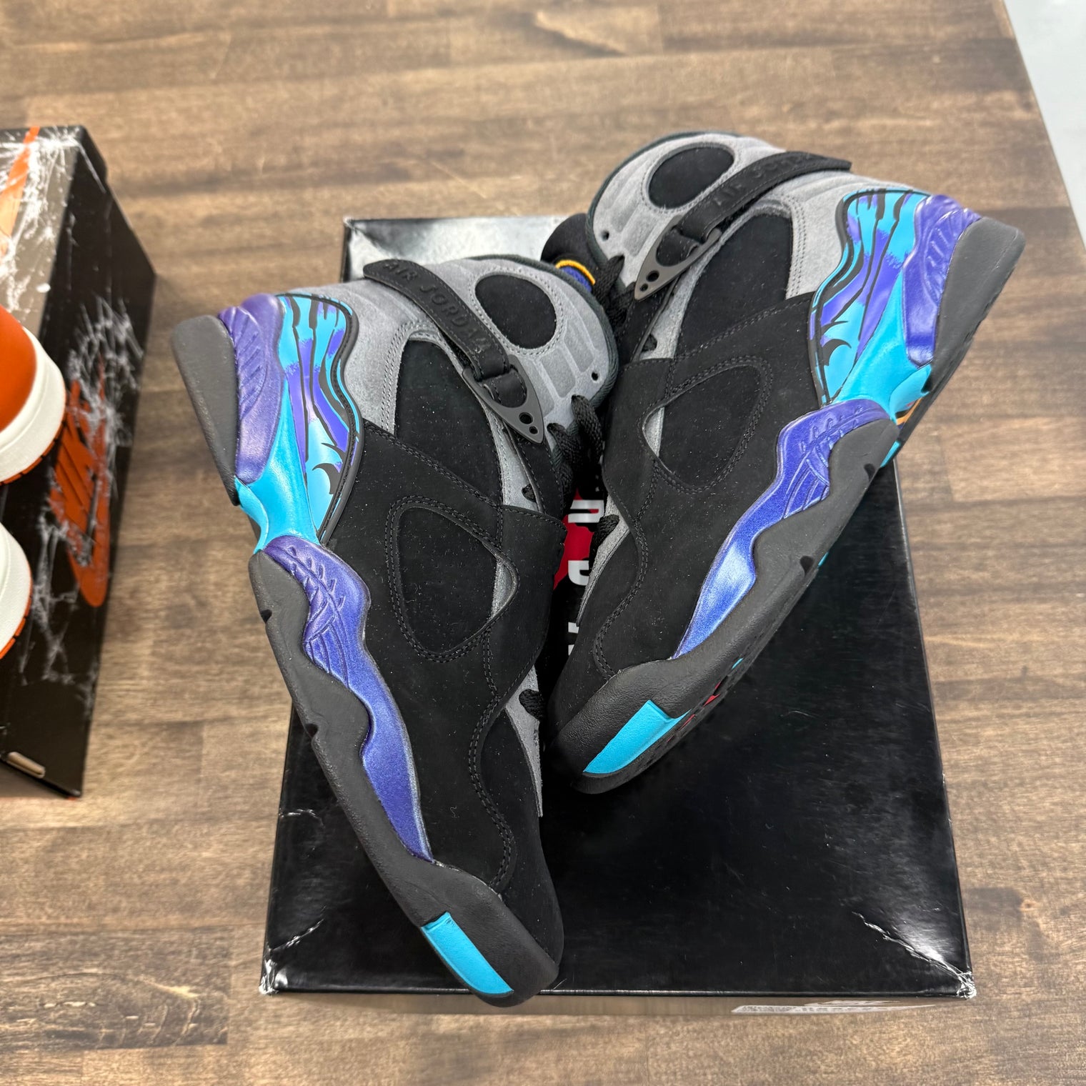 Aqua Jordan 8 Retro 2025 (Lightly Worn)