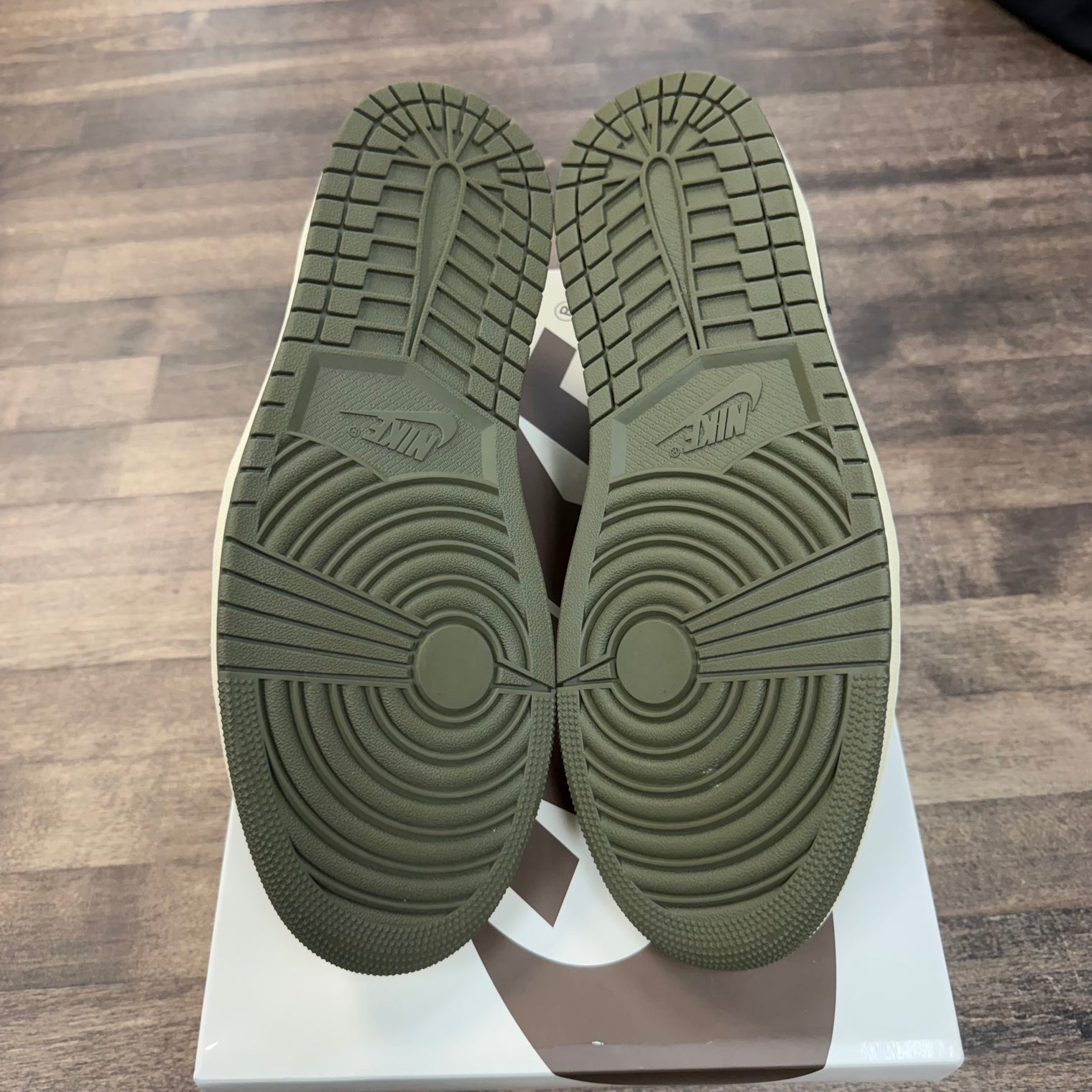 Travis Scott Medium Olive Jordan 1 Retro Low OG SP (Lightly Worn)