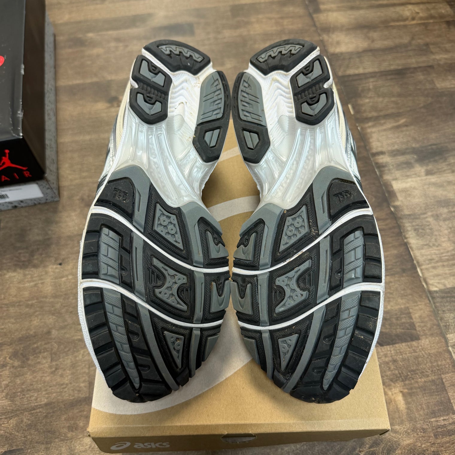 White Graphite Grey ASICS Gel-Kayano 14 (USED)