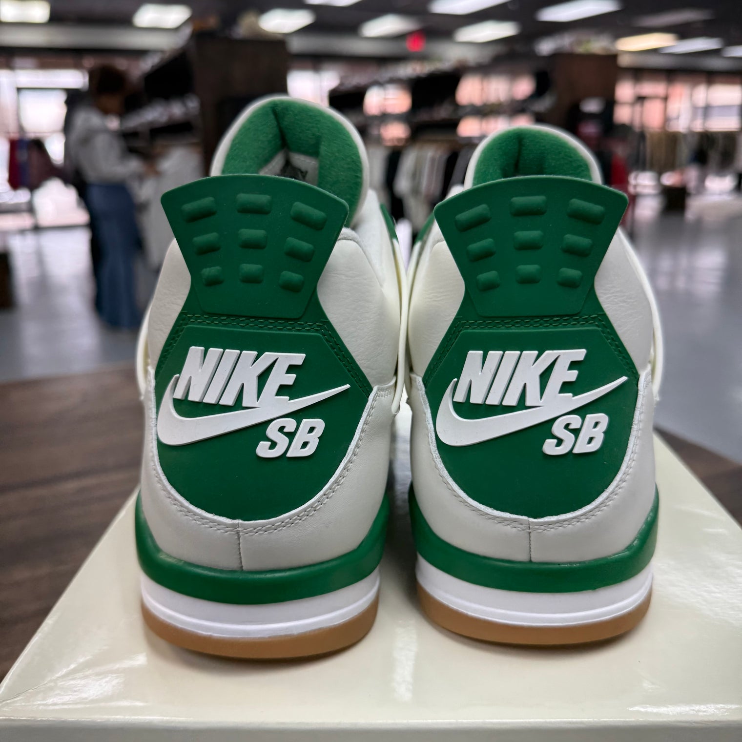 Pine Green Jordan 4 Retro SB (USED)