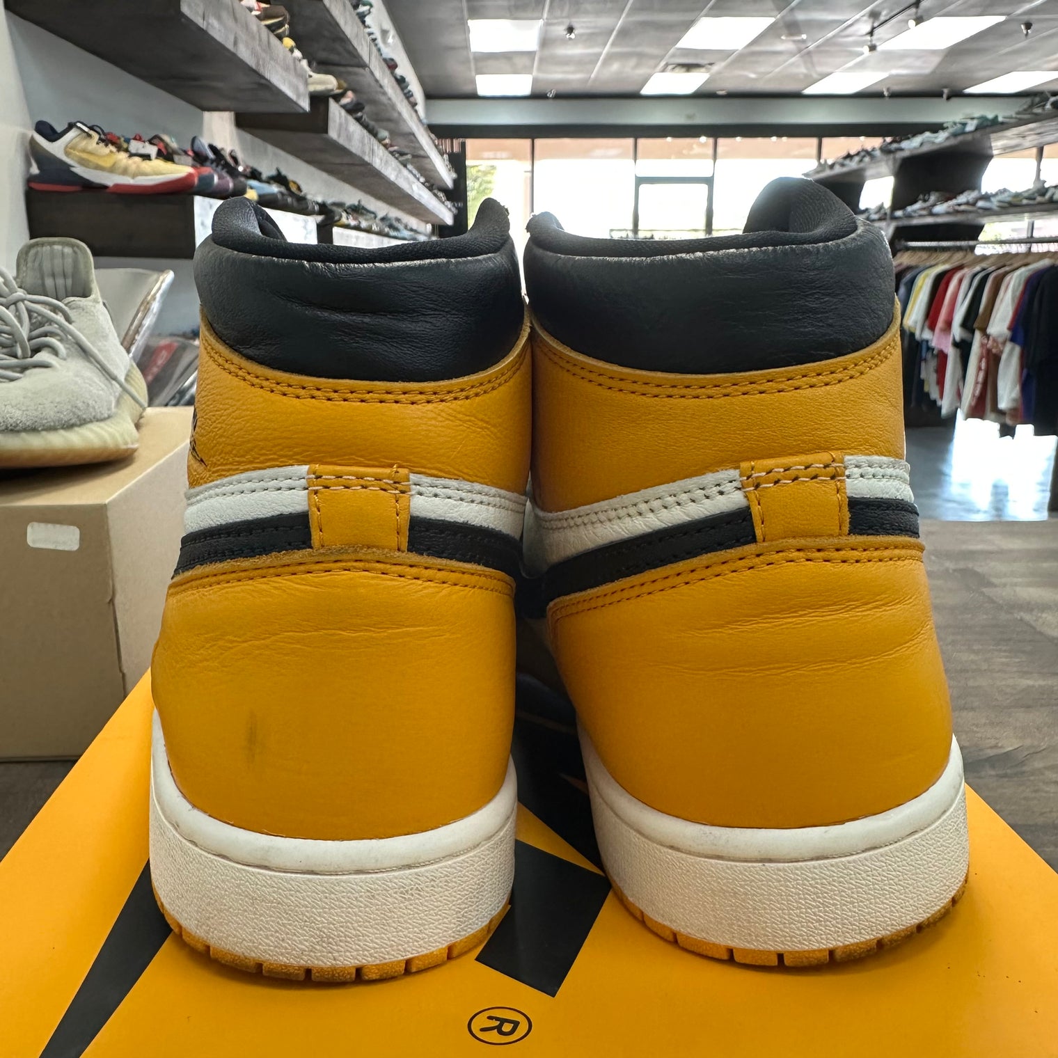 Taxi Yellow Toe Jordan 1 High Retro (USED)