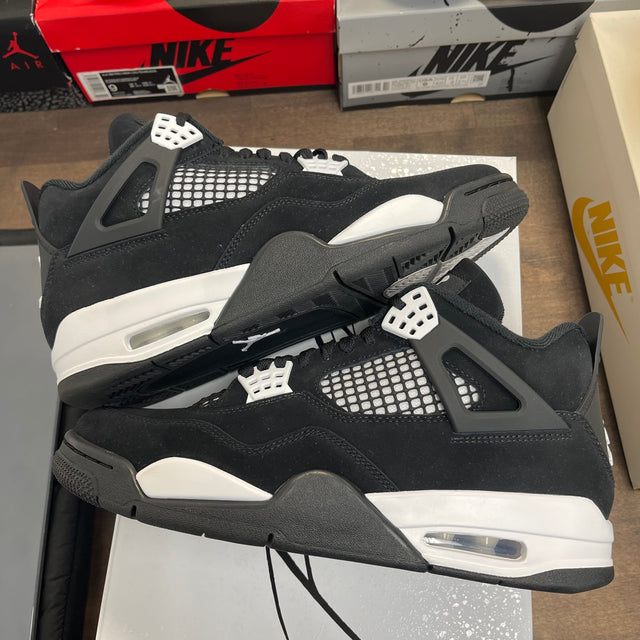 White Thunder Jordan 4 (USED)