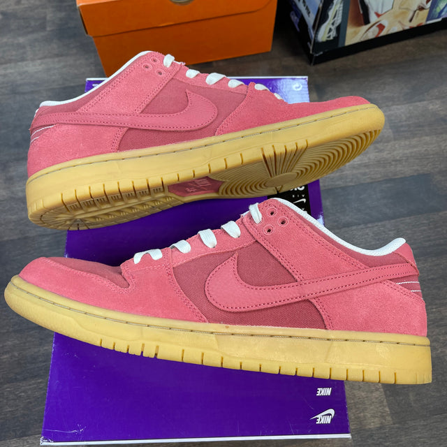Adobe SB Dunk Low (USED, No Box Lid)