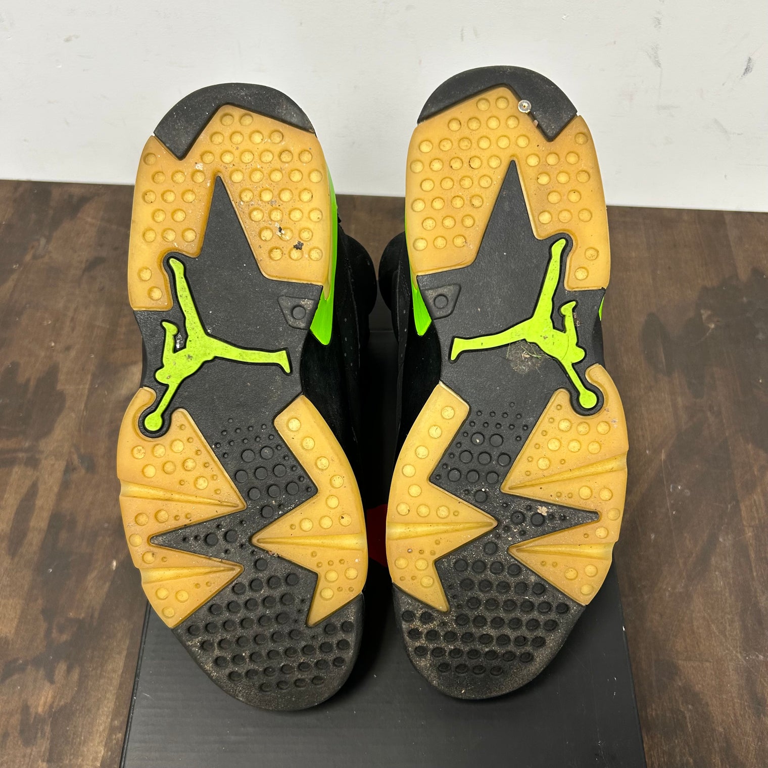 Electric Green Jordan 6 Retro (USED)