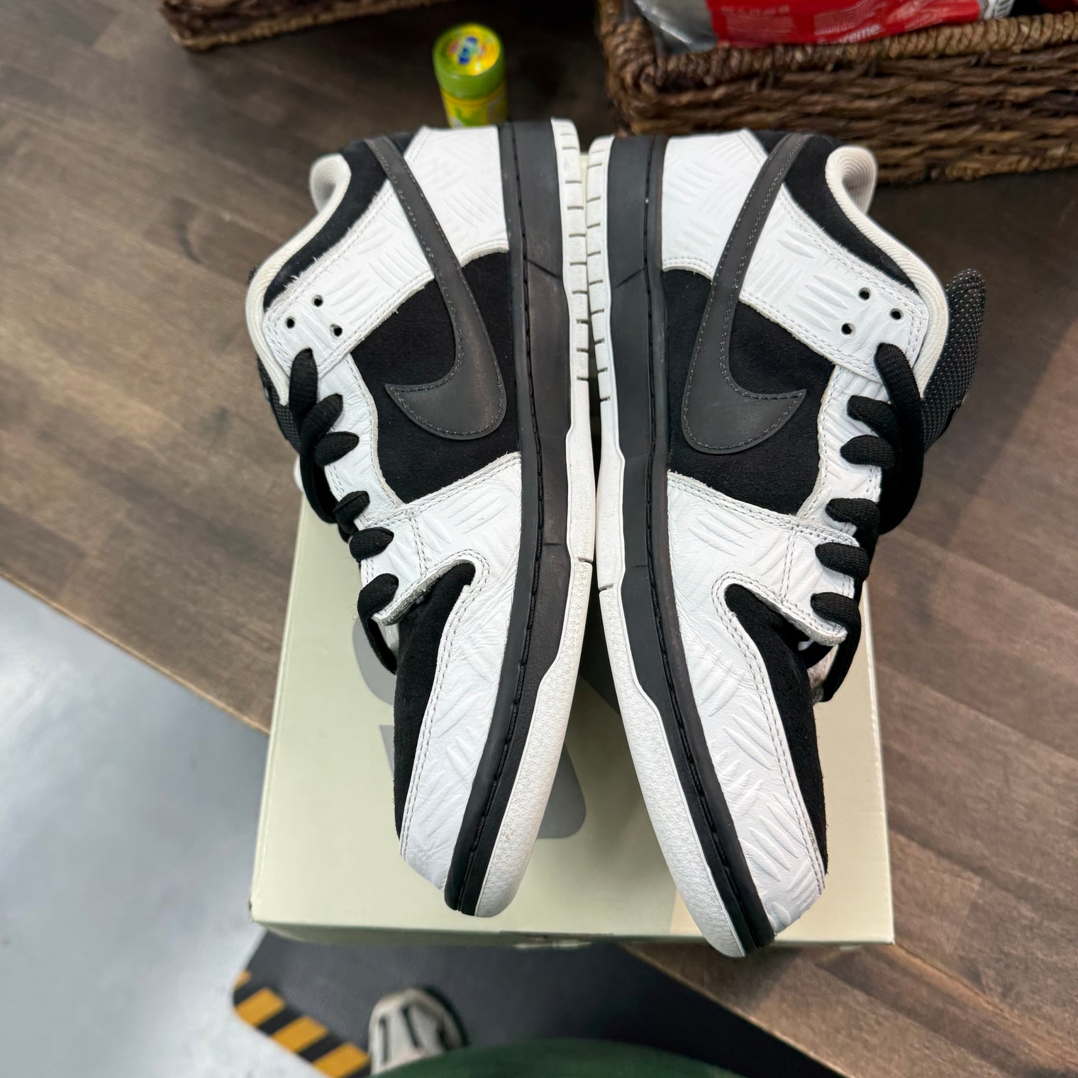 Tightbooth SB Dunk Low (USED)