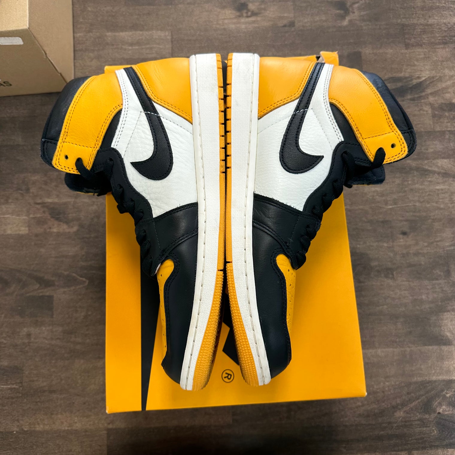 Taxi Yellow Toe Jordan 1 High Retro (USED)