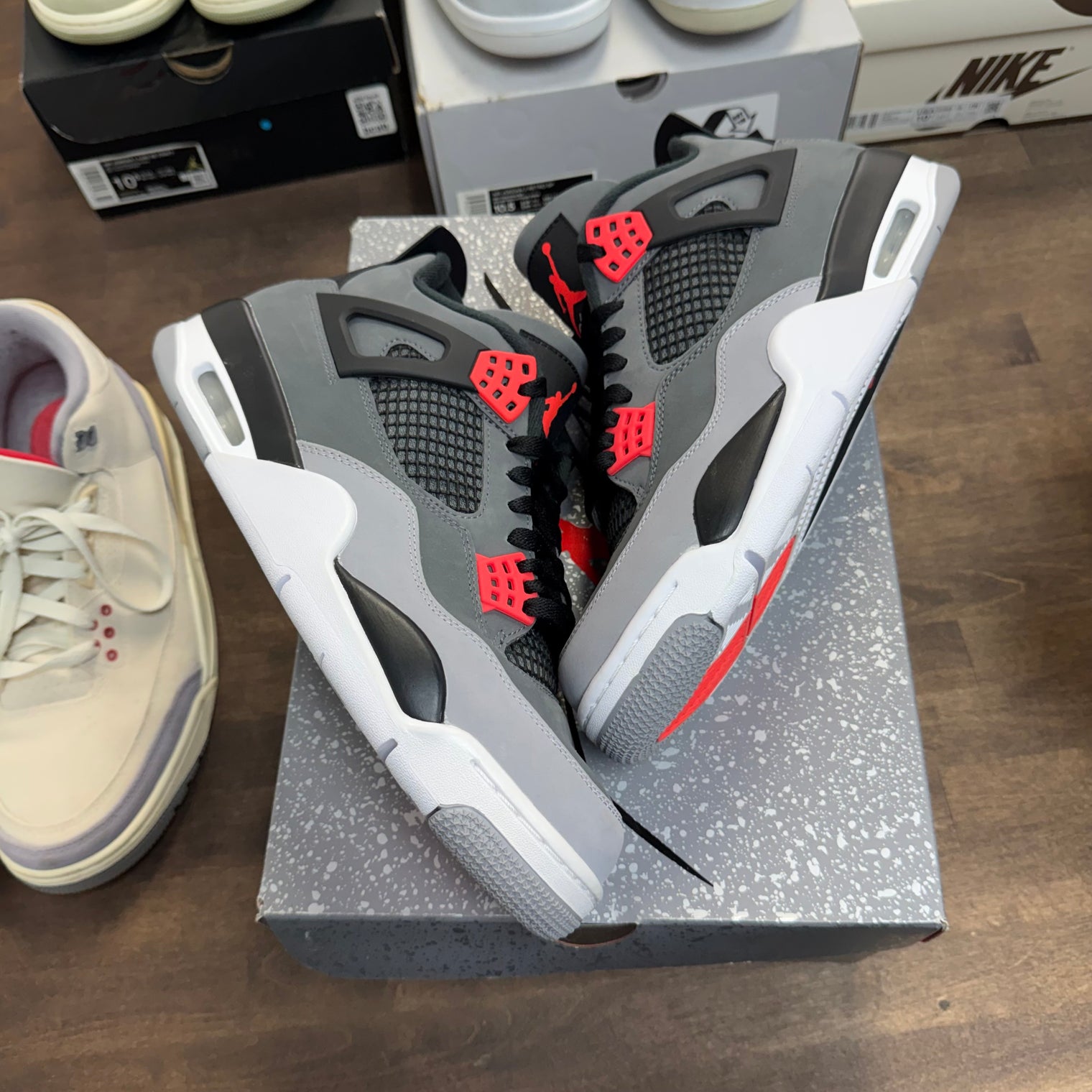 Infrared Jordan 4 Retro (USED)