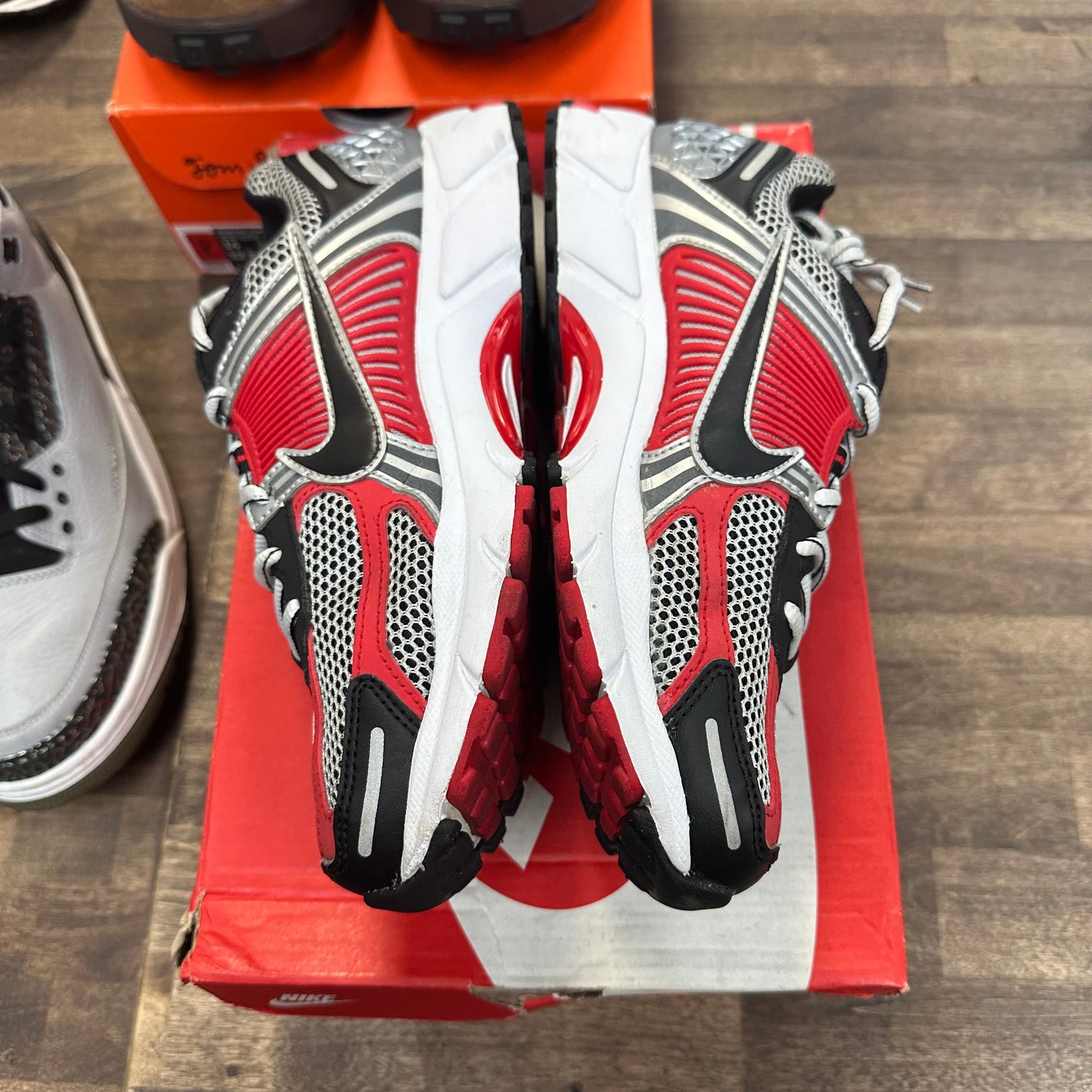 Nike Zoom Vomero 5 Metallic Silver University Red (USED)