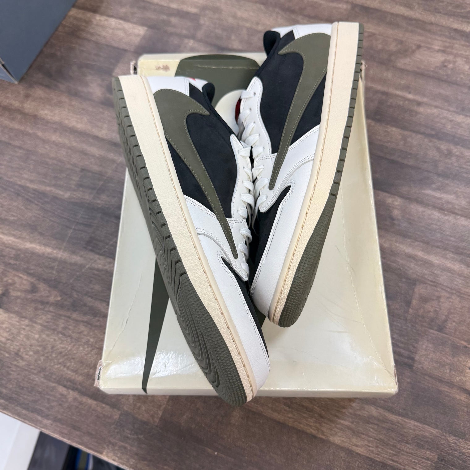 Olive Travis Scott Jordan 1 Low OG (W) (USED)