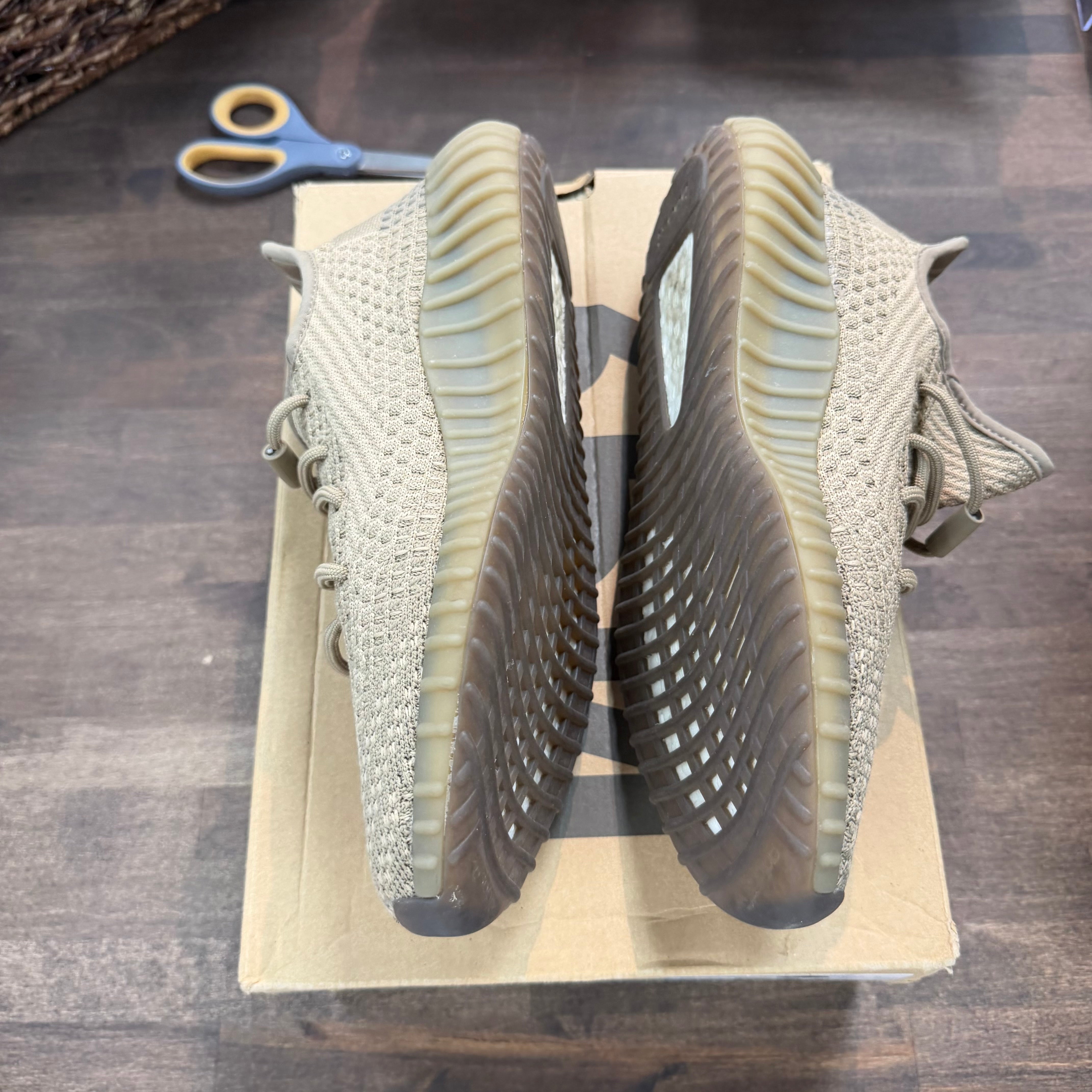 adidas Yeezy Boost 350 V2 Sand Taupe Size 9 (Pre-Owned)